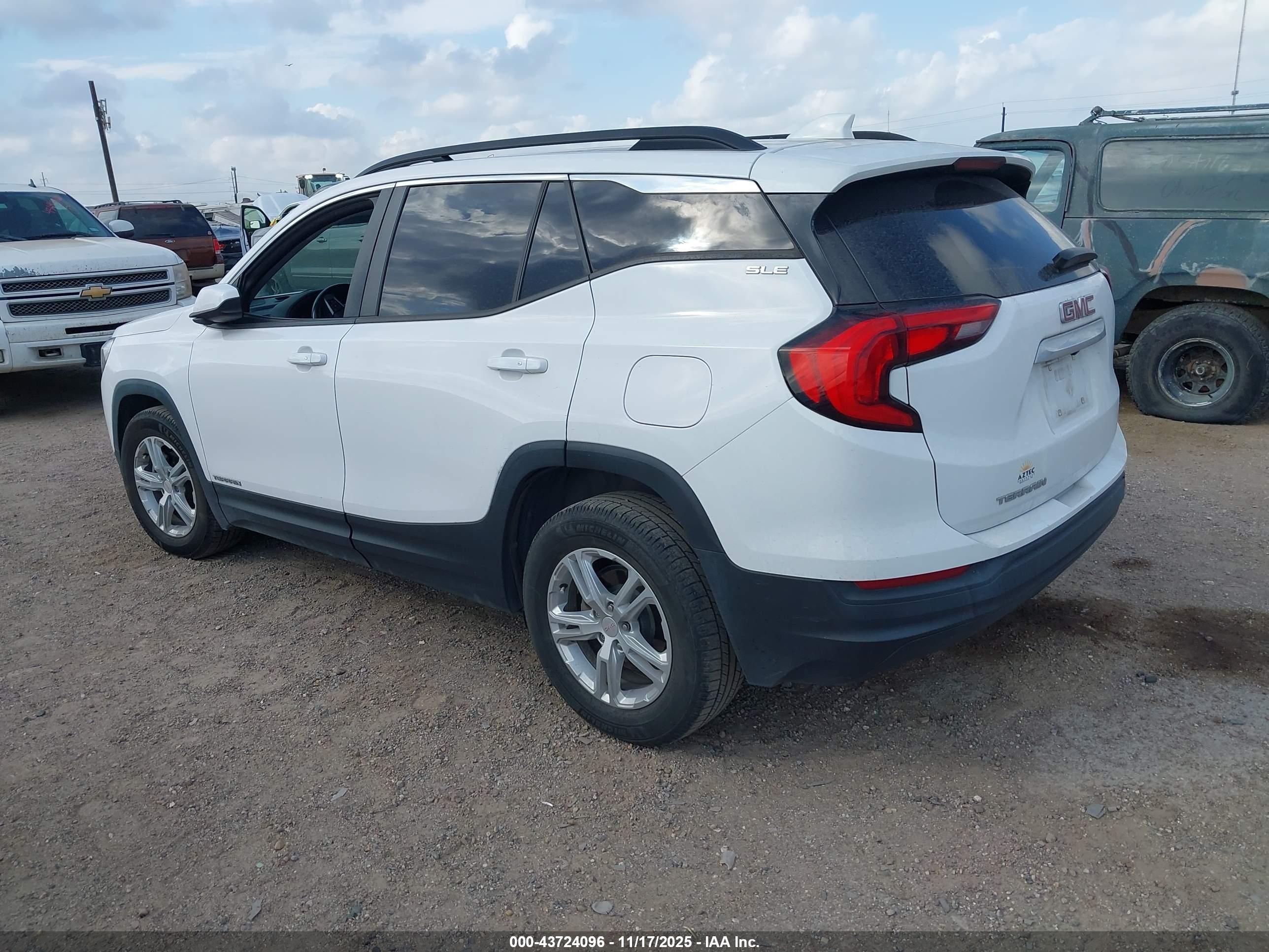 GMC TERRAIN image 3