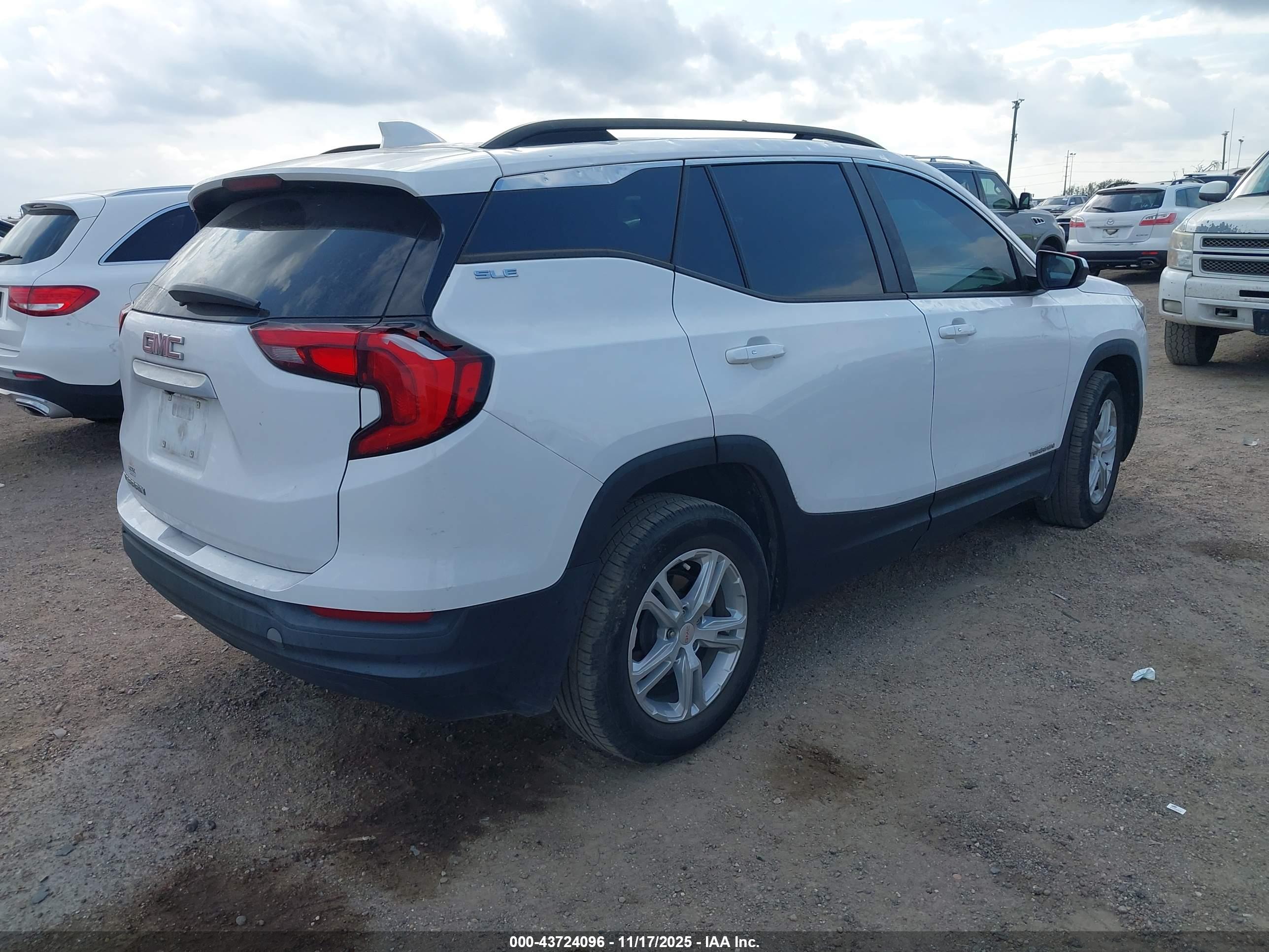 GMC TERRAIN image 4