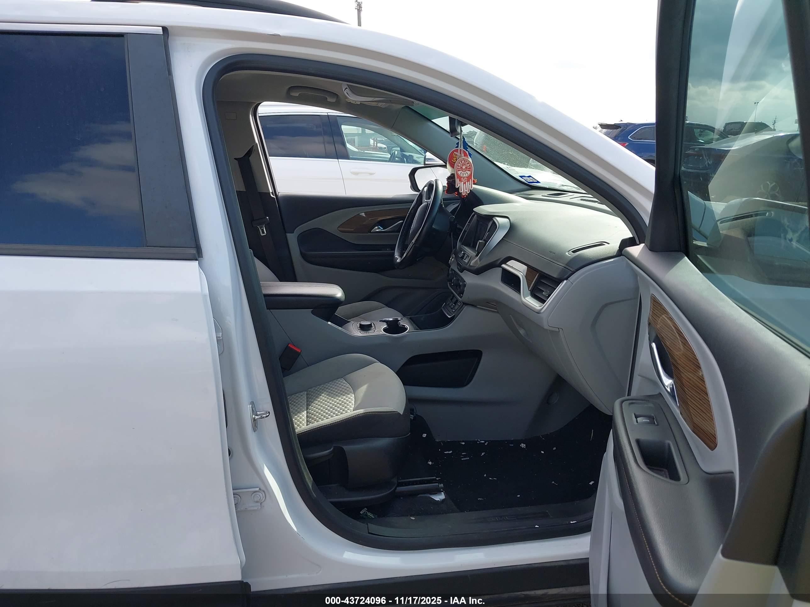 GMC TERRAIN image 5