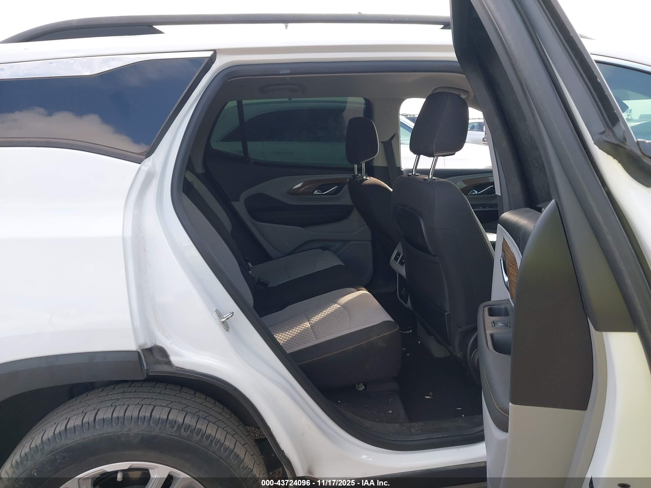 GMC TERRAIN image 8