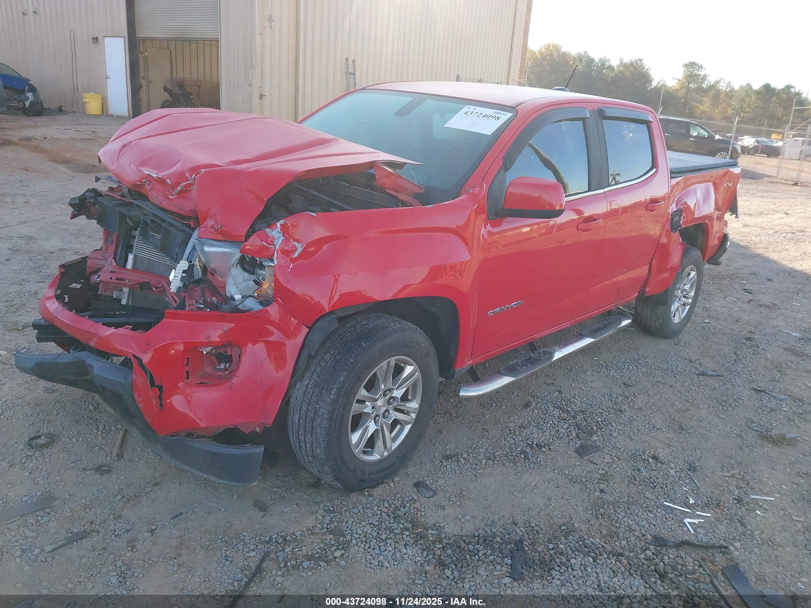 GMC CANYON image 2