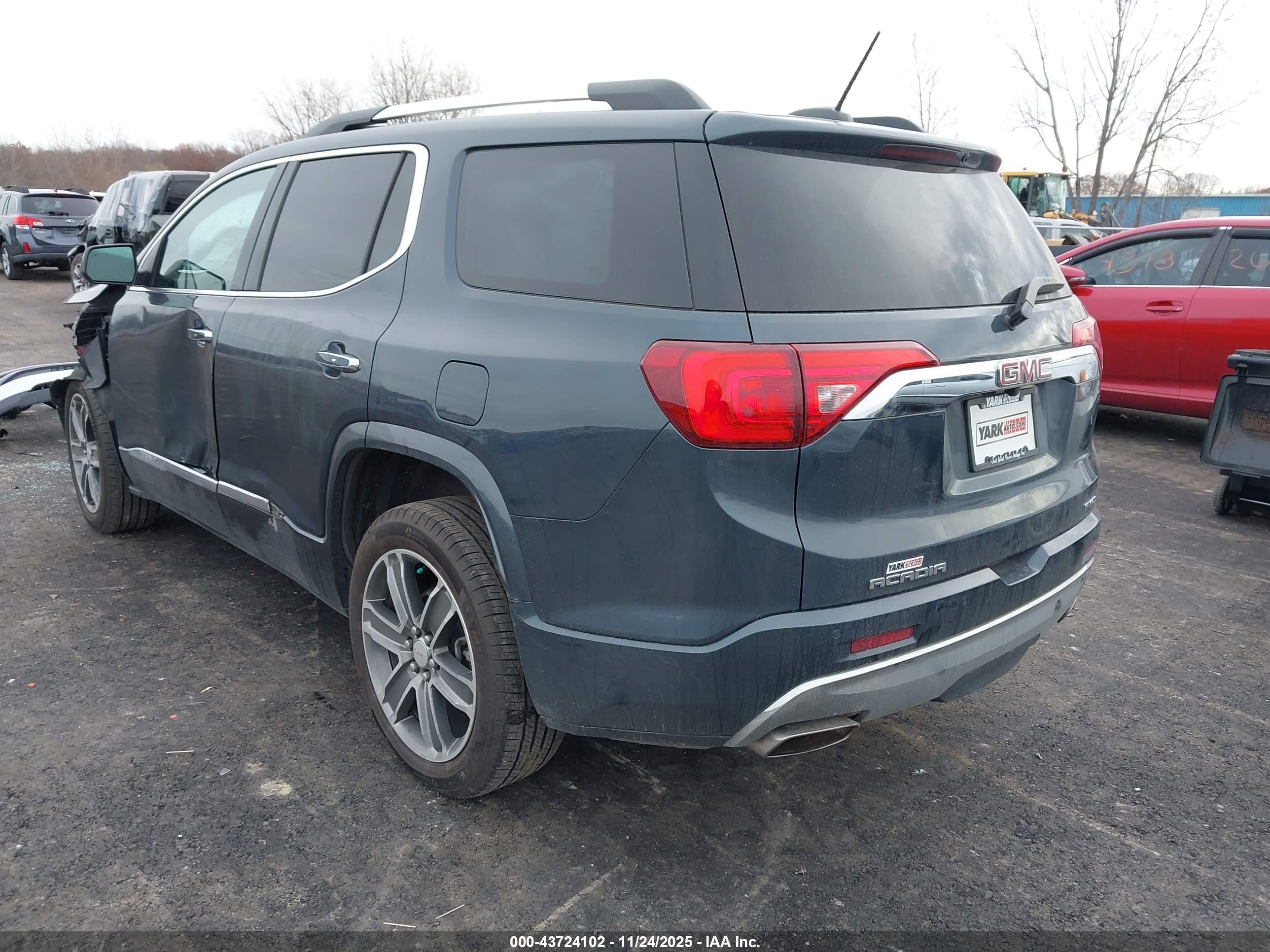 GMC ACADIA image 3