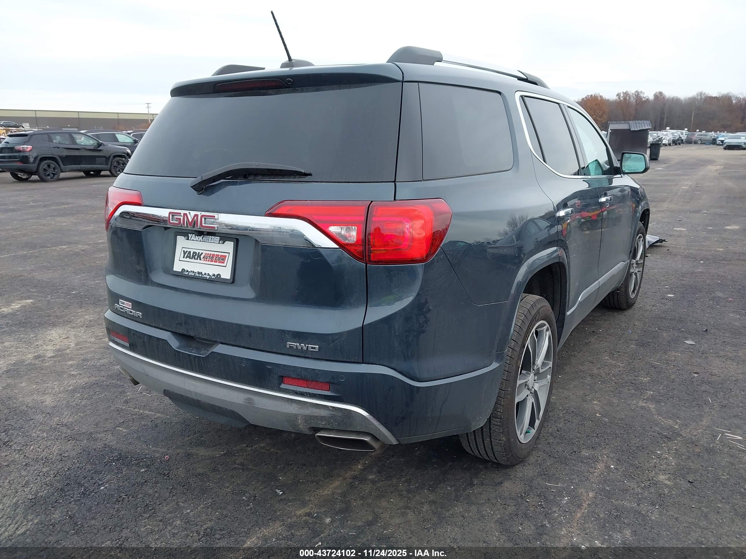 GMC ACADIA image 4