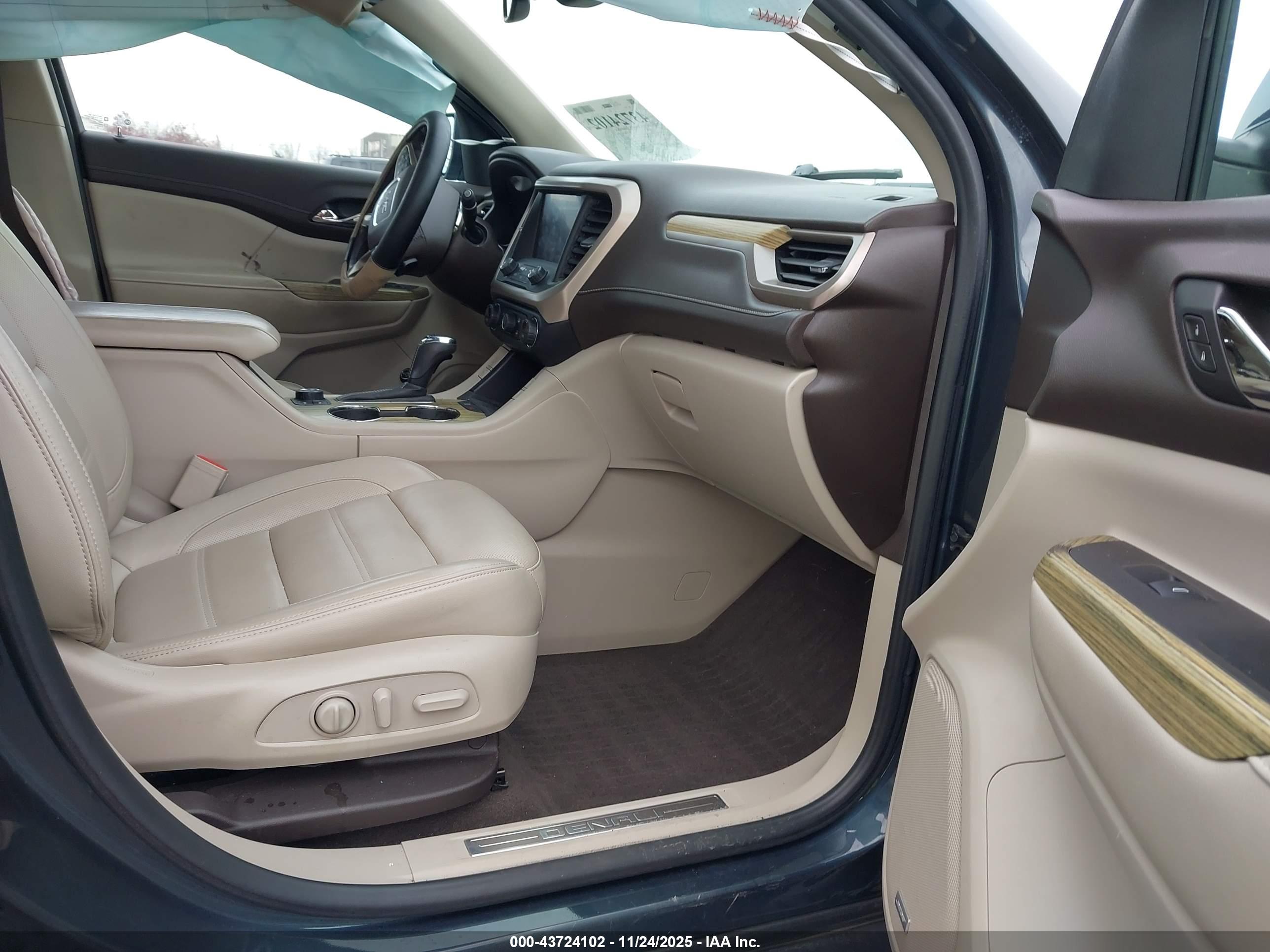GMC ACADIA image 5