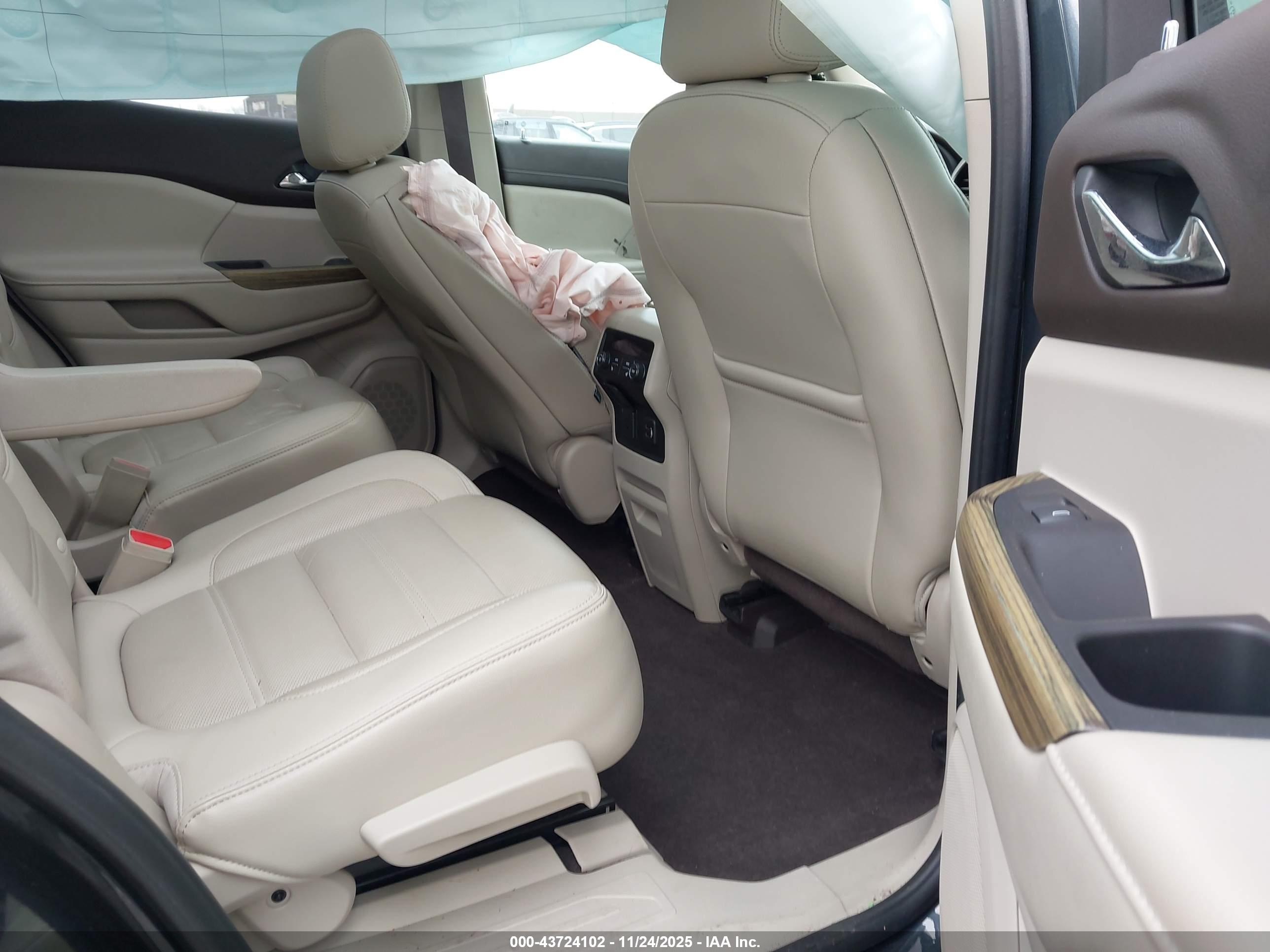 GMC ACADIA image 8