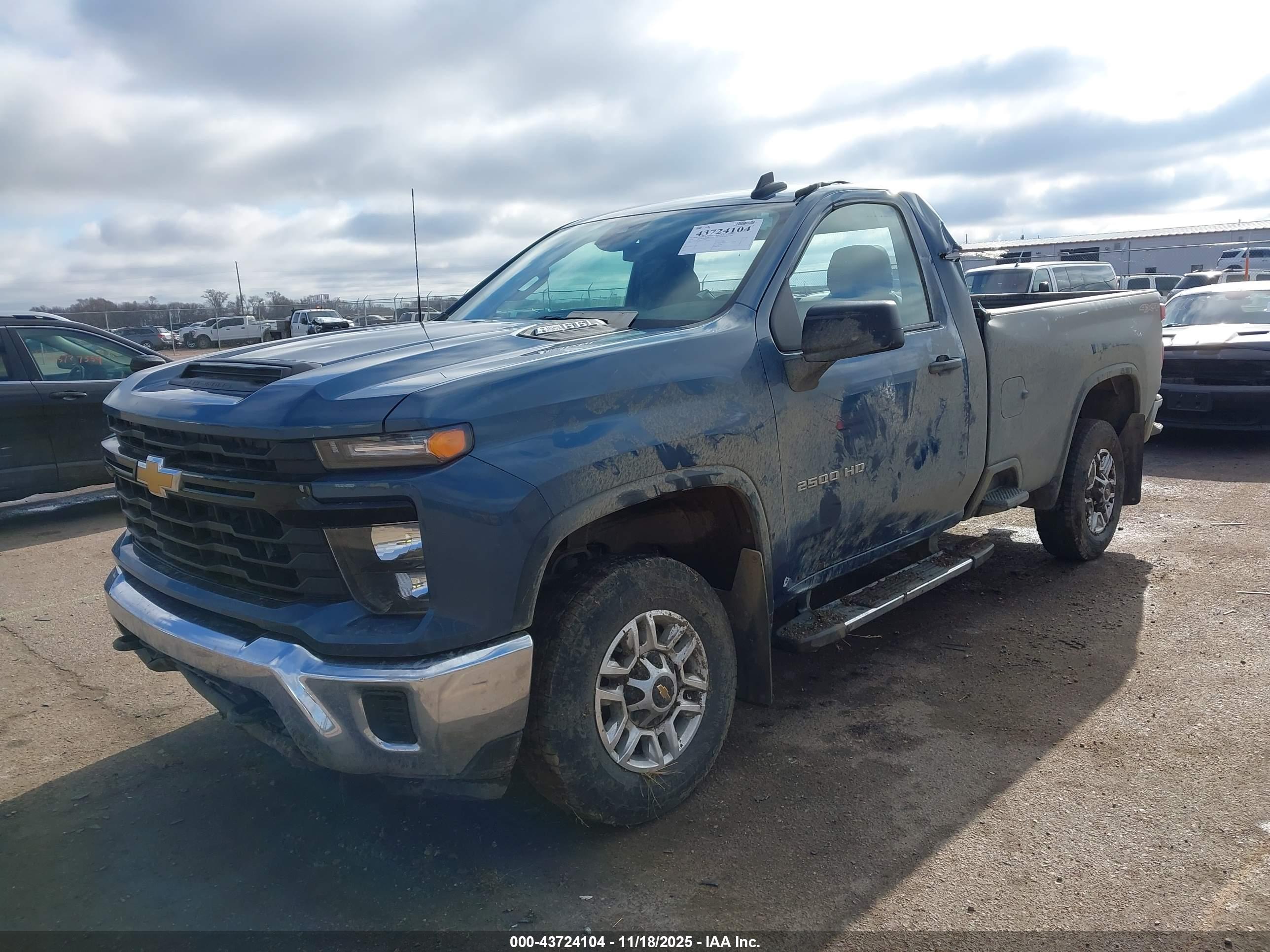 CHEVROLET SILVERADO image 2