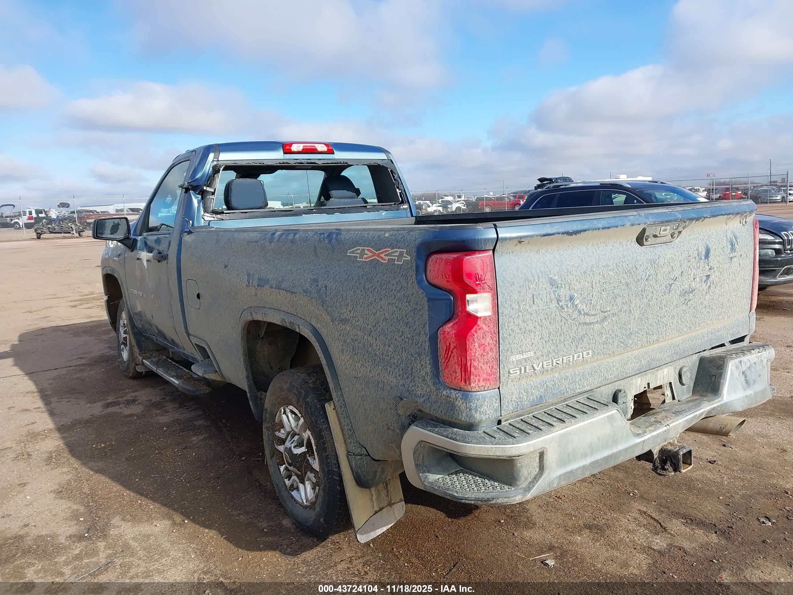 CHEVROLET SILVERADO image 3