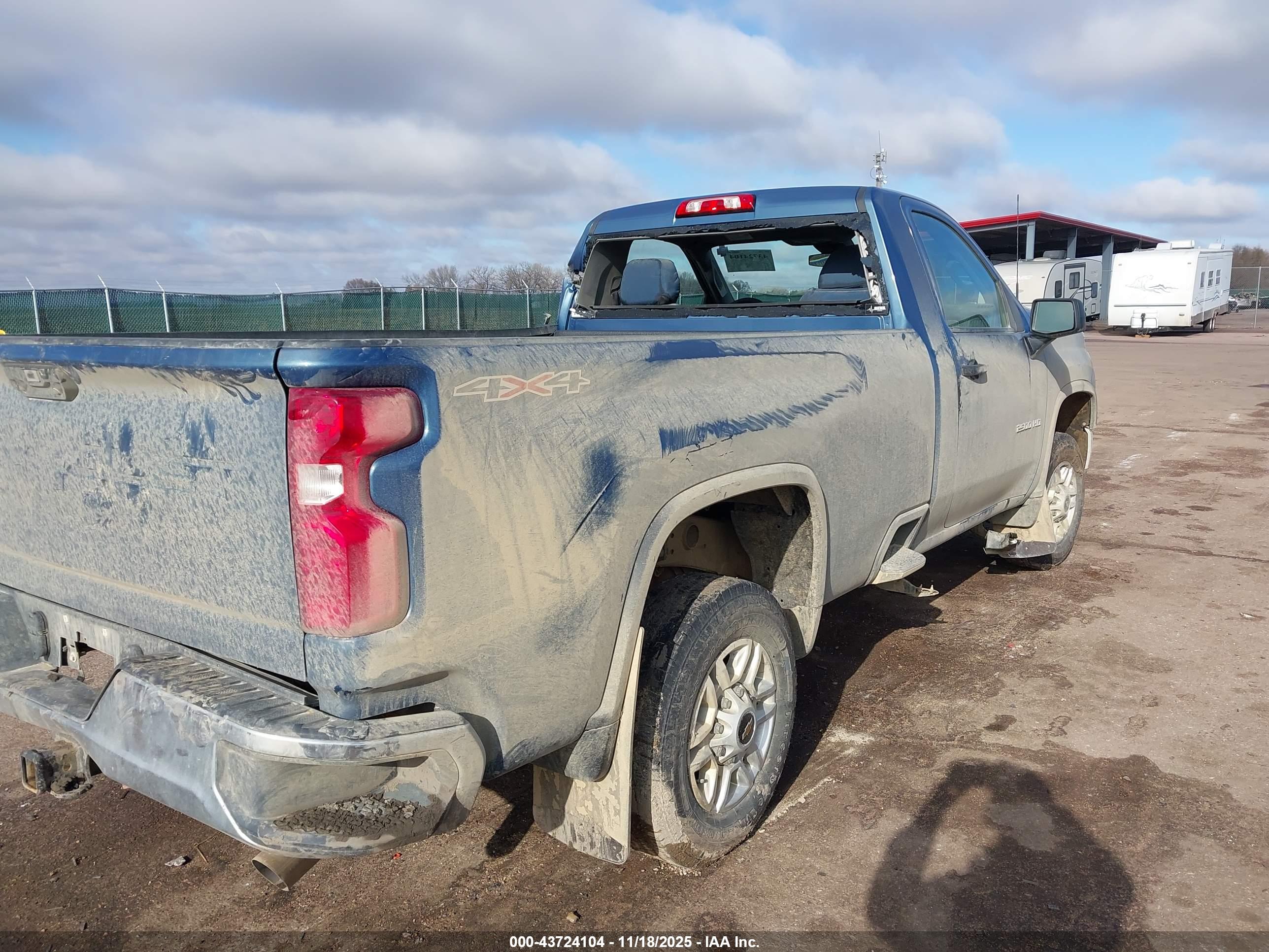 CHEVROLET SILVERADO image 4
