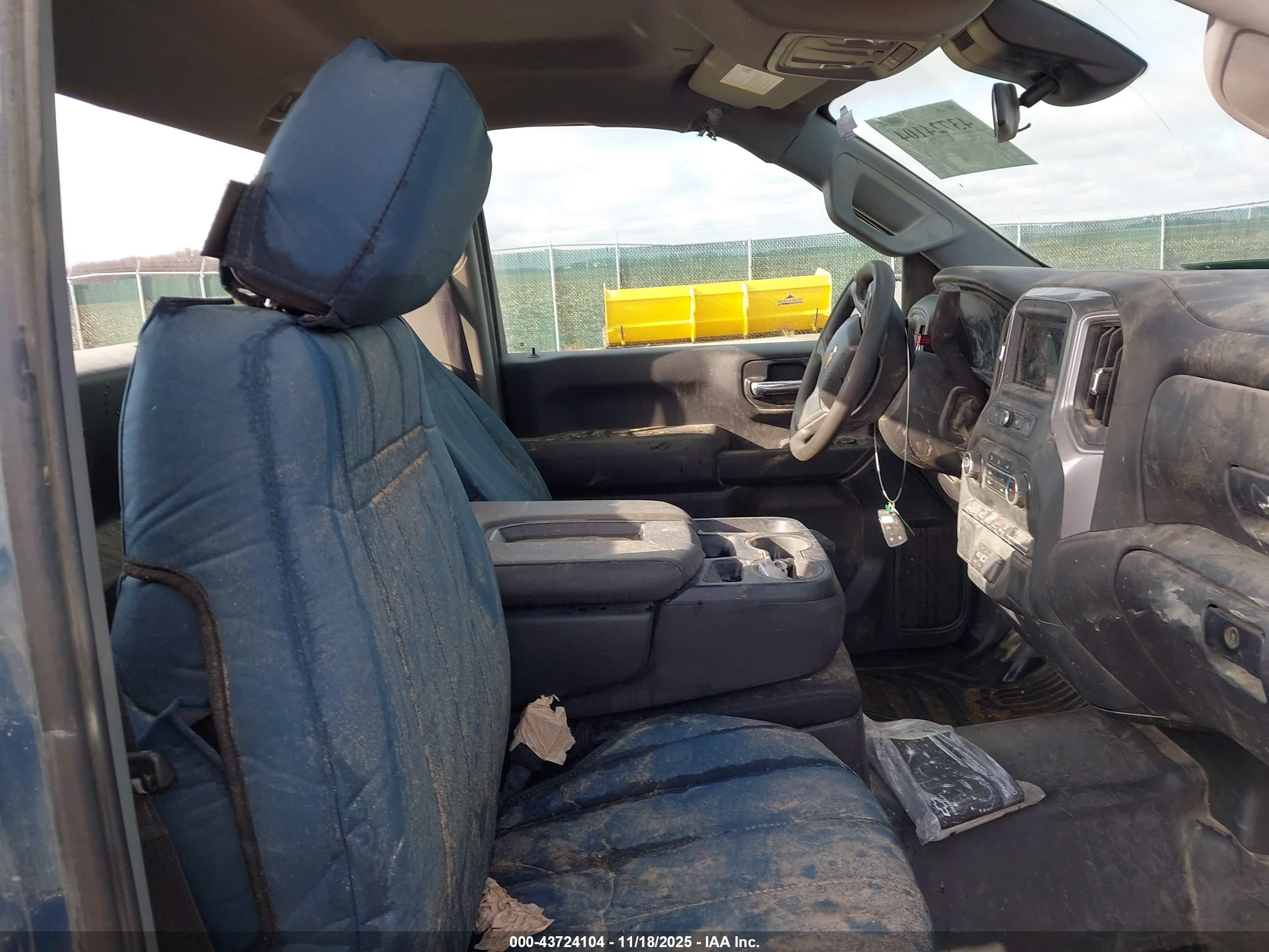 CHEVROLET SILVERADO image 5
