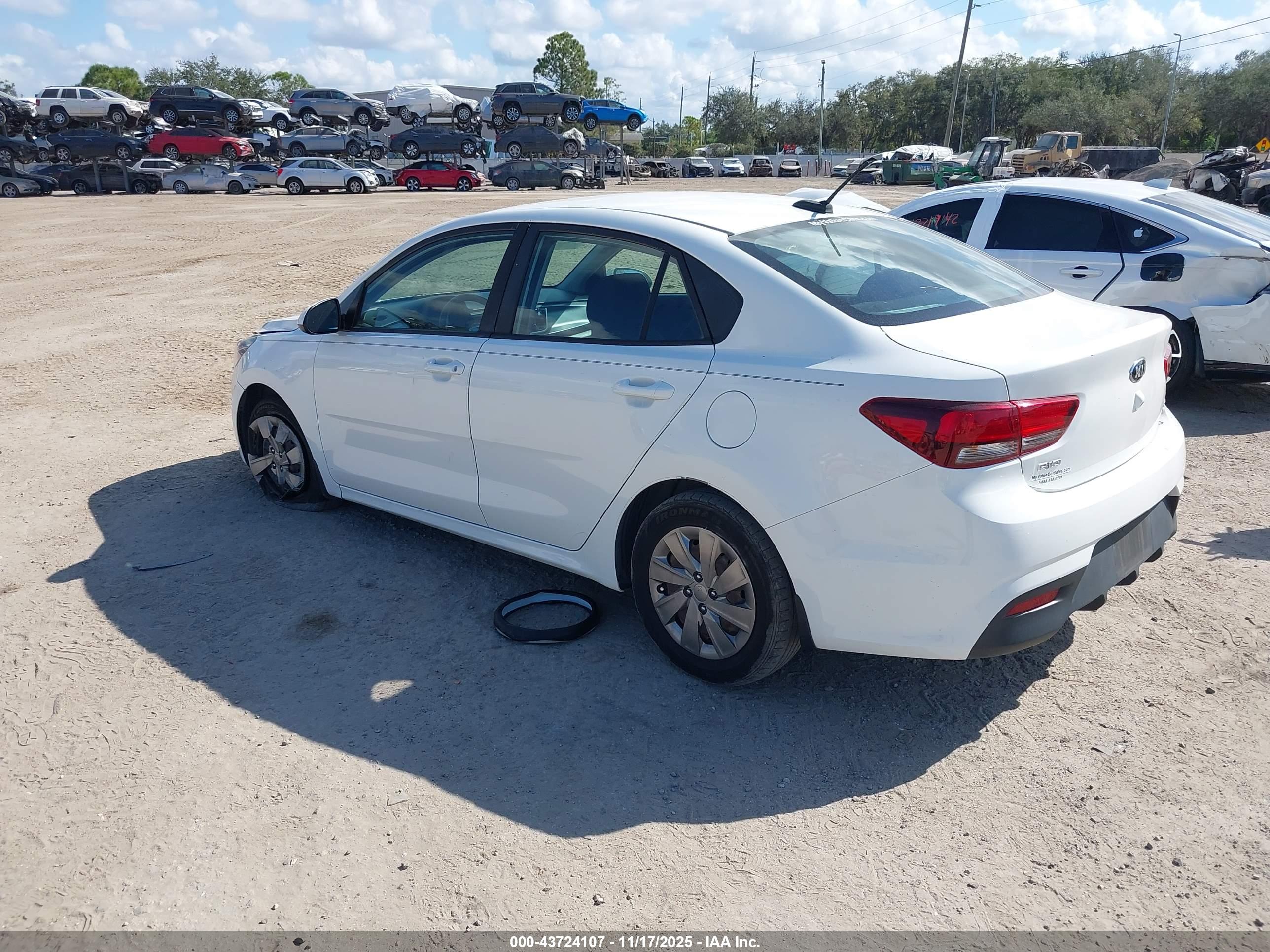 KIA RIO image 3