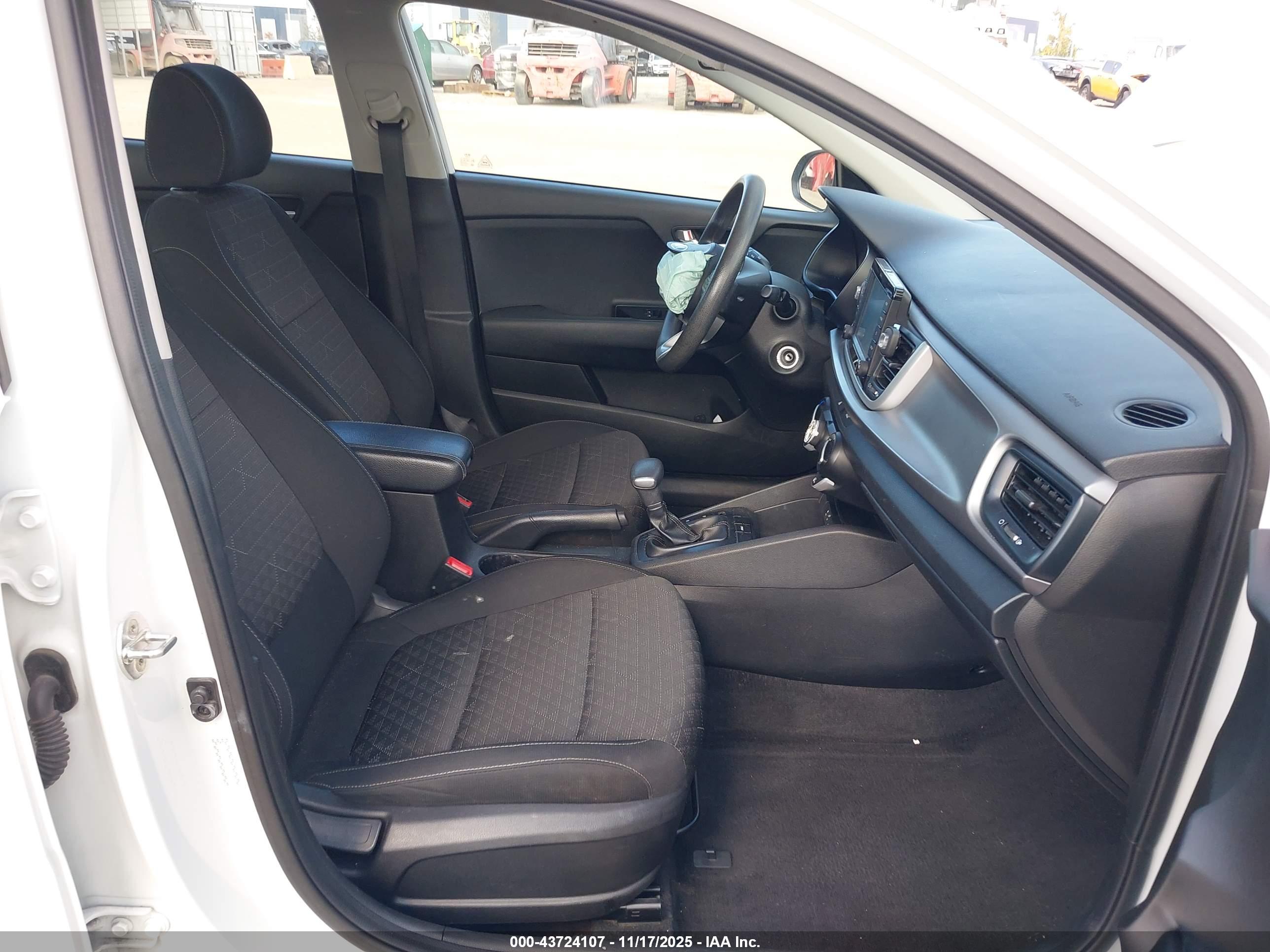 KIA RIO image 5