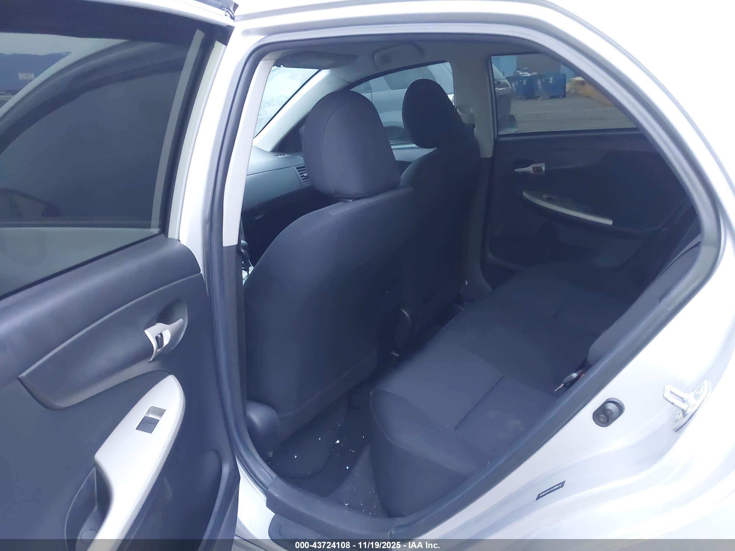 TOYOTA COROLLA image 8