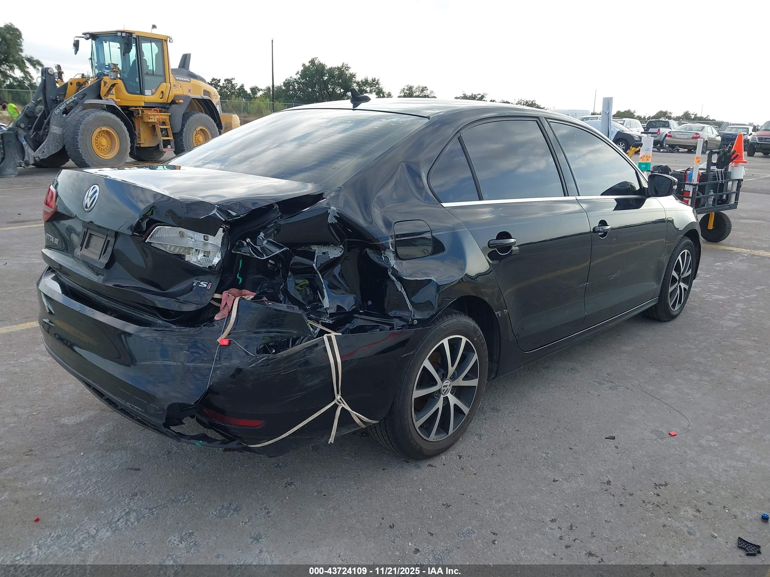 VOLKSWAGEN JETTA image 4