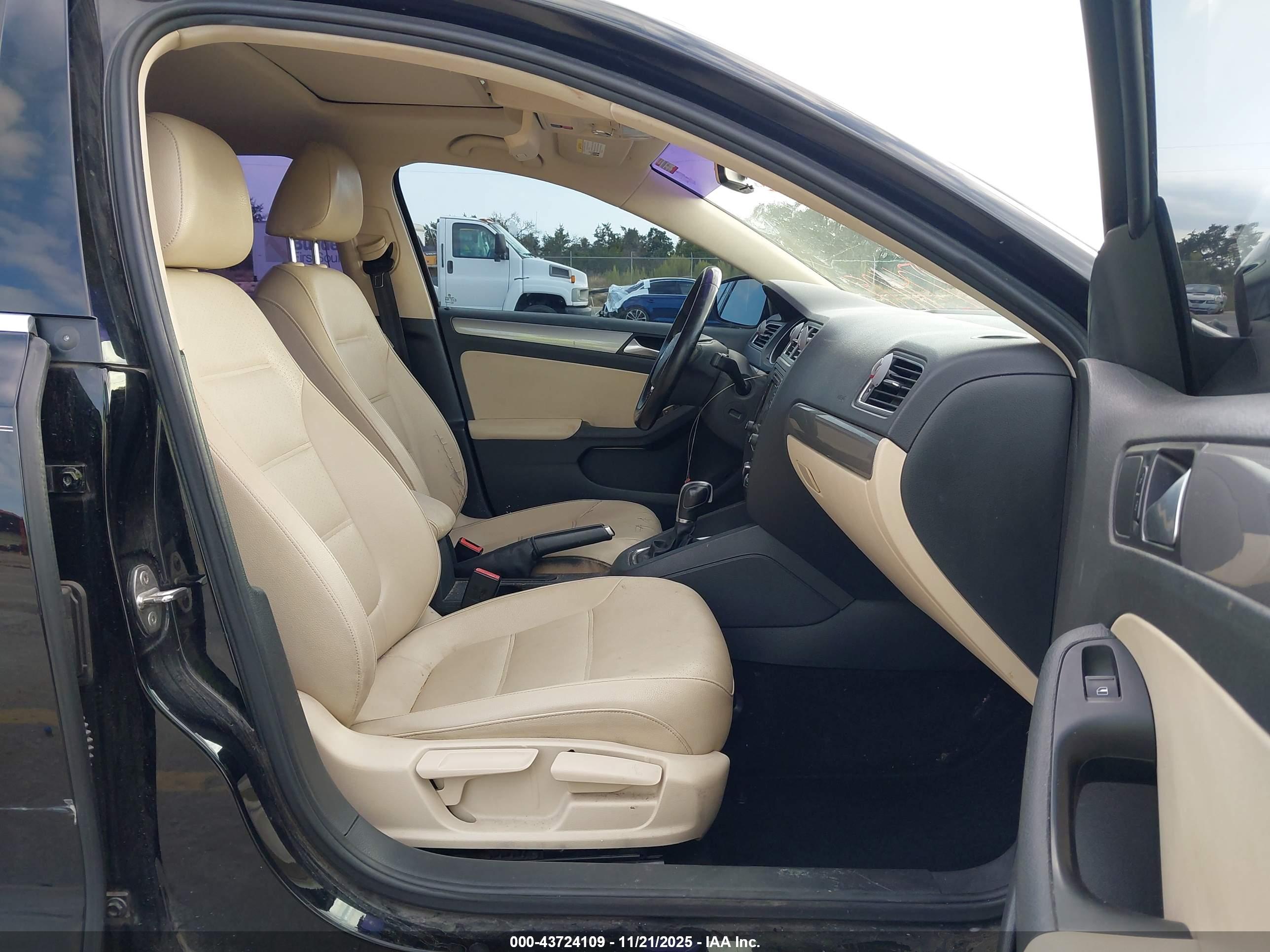 VOLKSWAGEN JETTA image 5