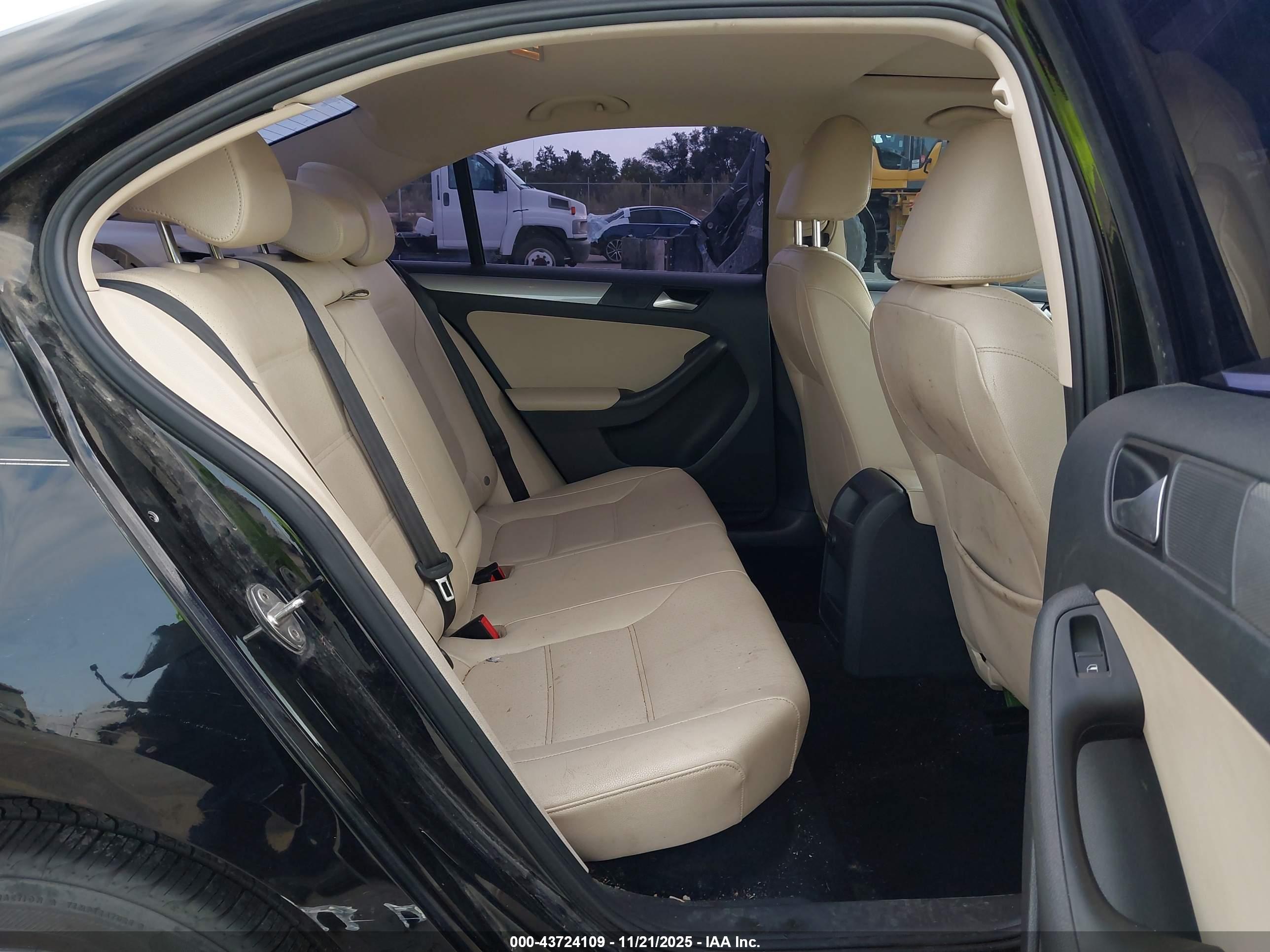 VOLKSWAGEN JETTA image 8
