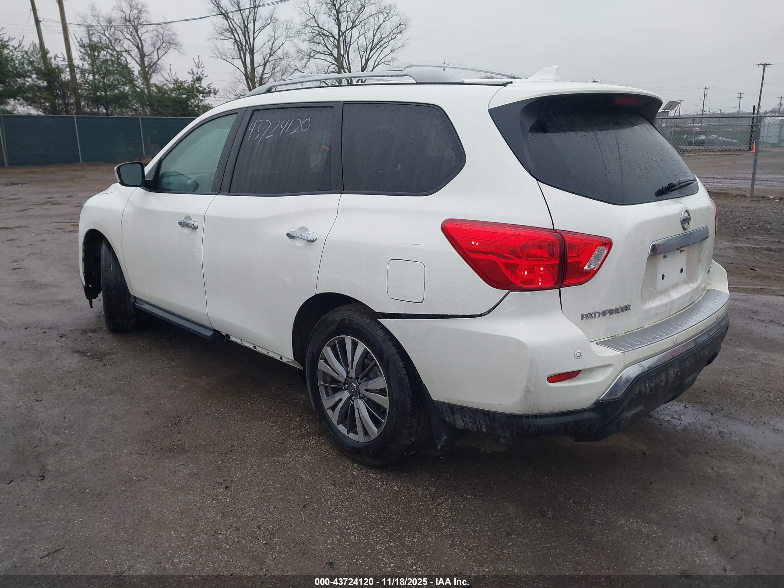 NISSAN PATHFINDER image 3