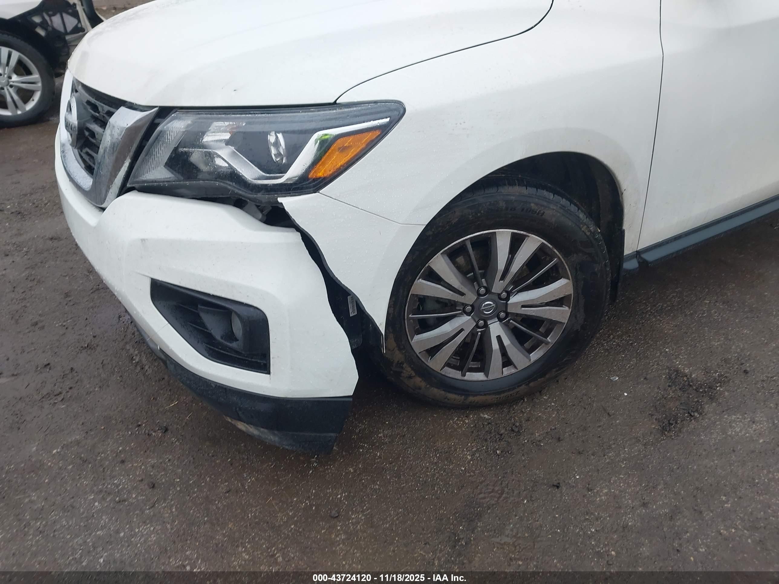 NISSAN PATHFINDER image 6