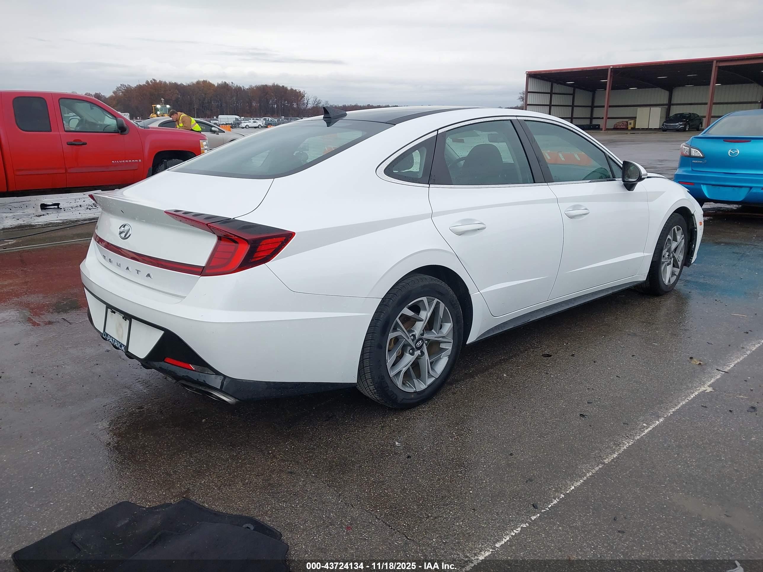 HYUNDAI SONATA image 4