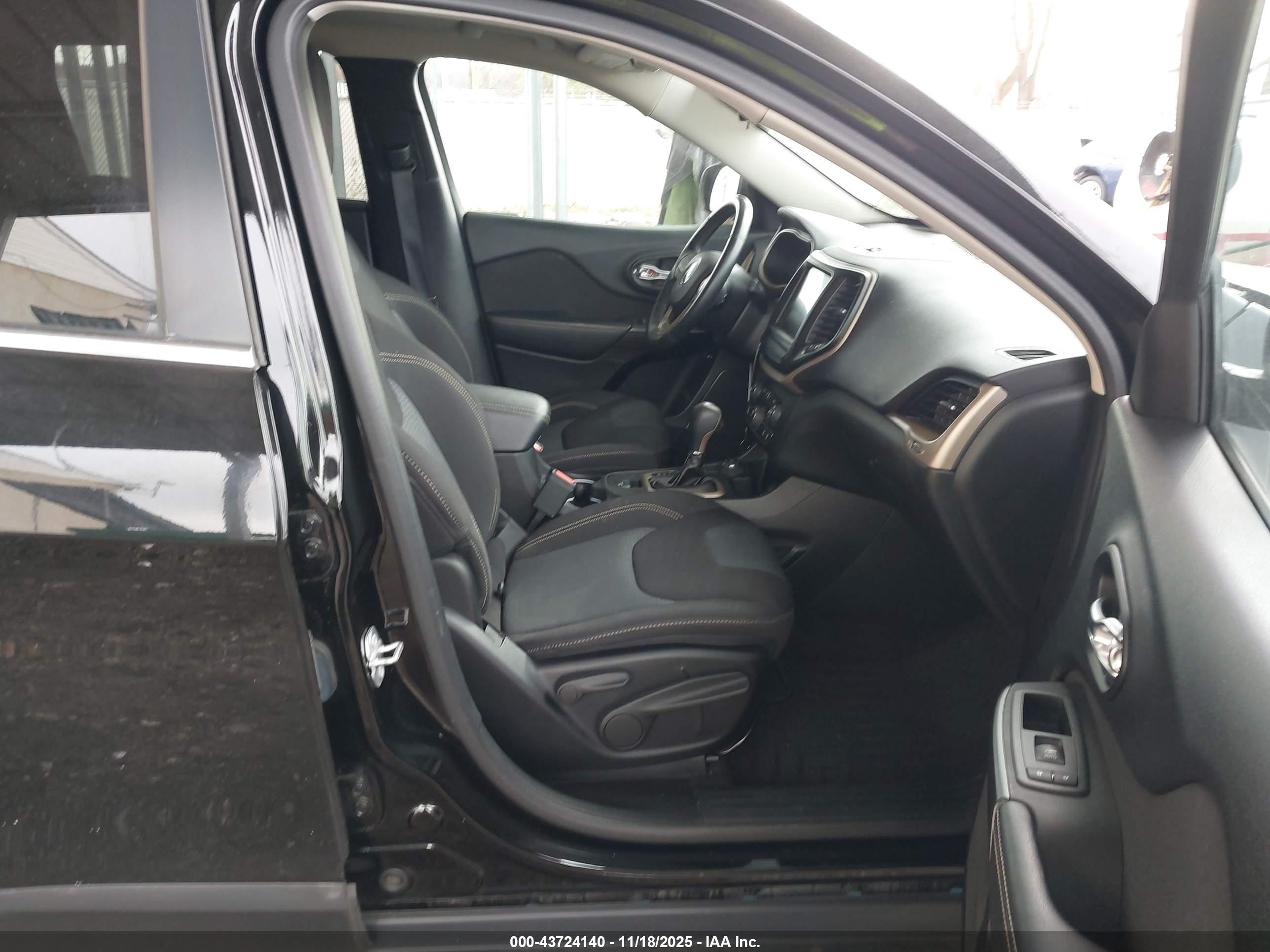 JEEP CHEROKEE image 5