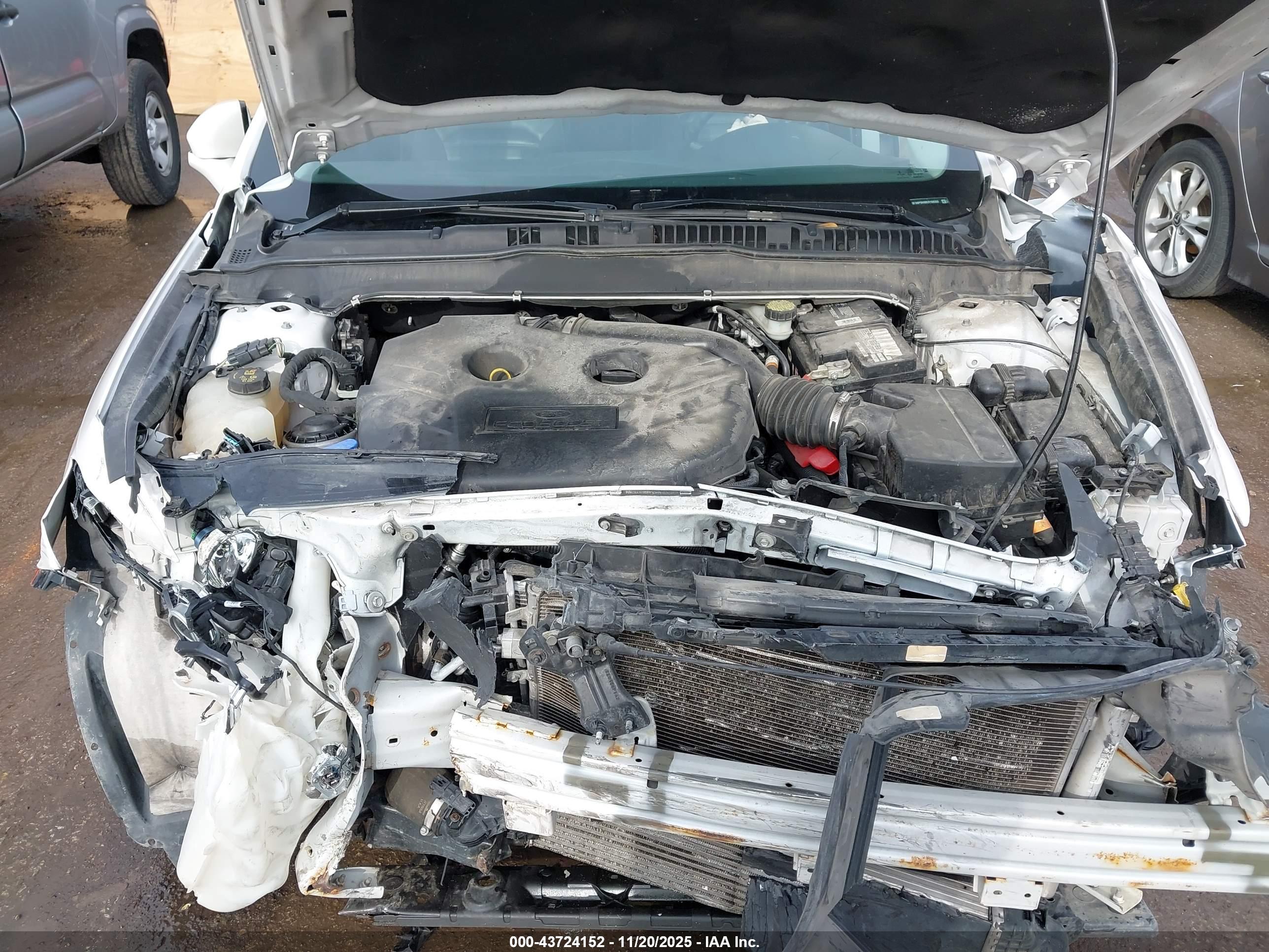FORD FUSION image 10
