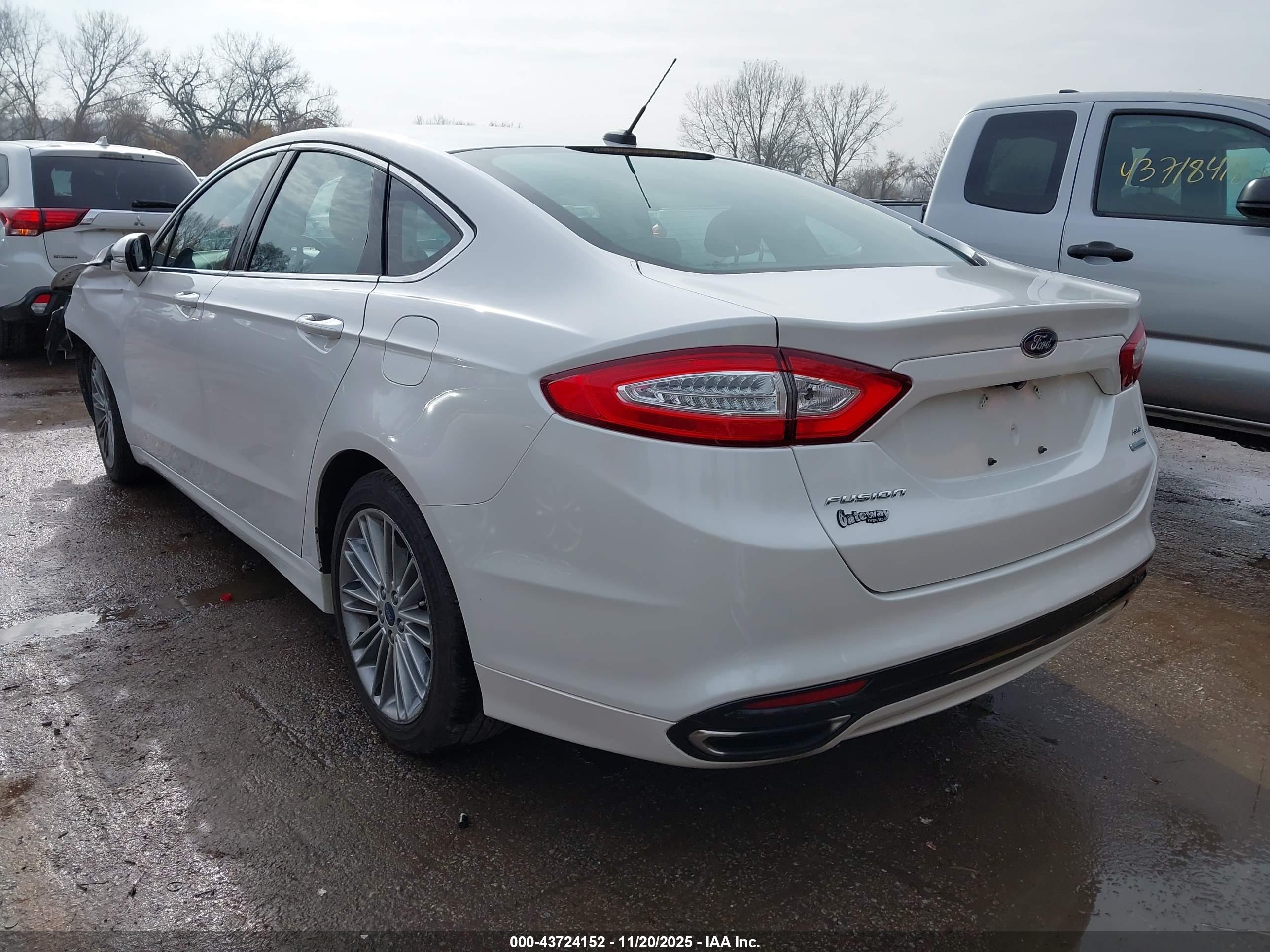 FORD FUSION image 3