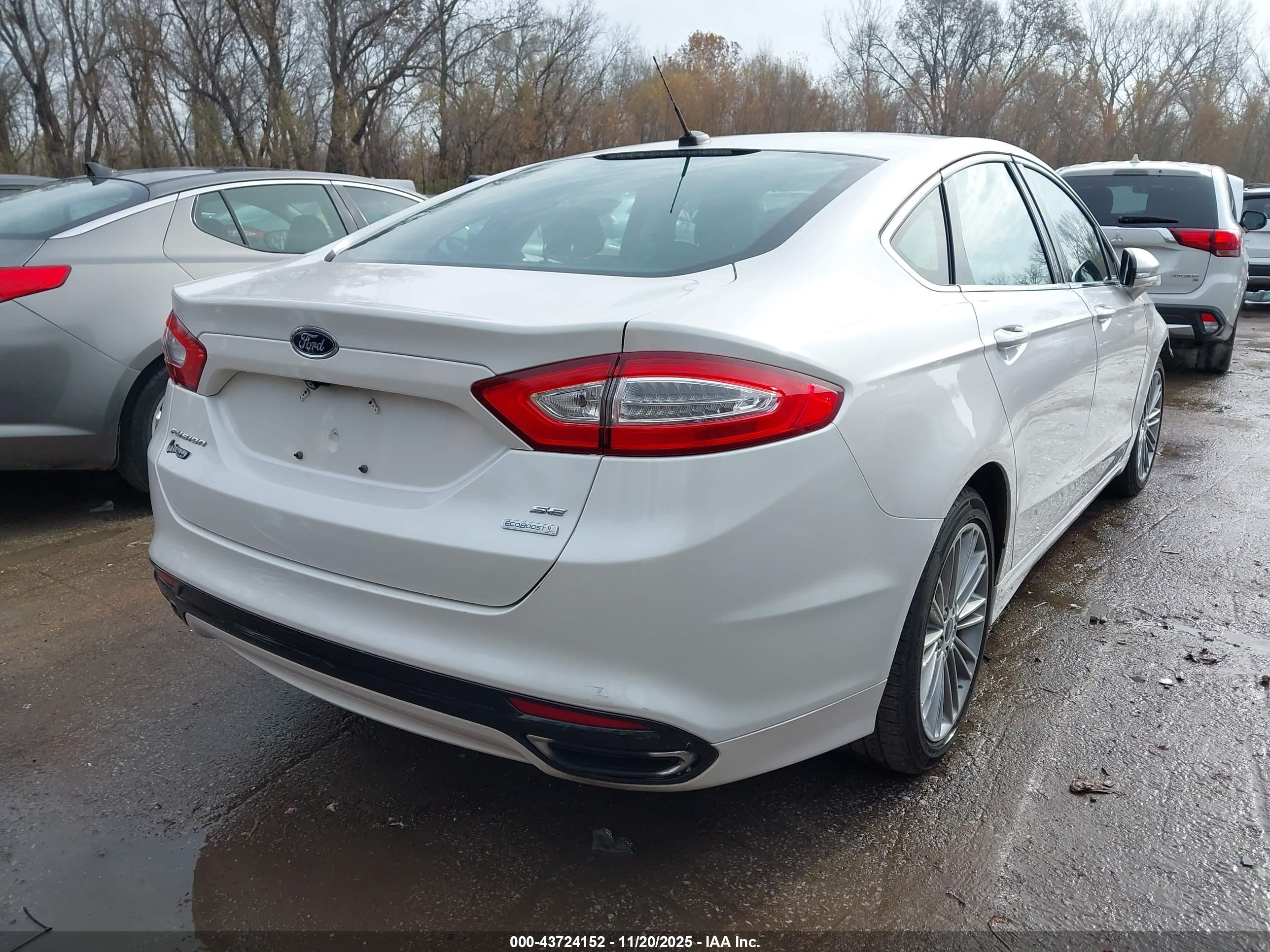 FORD FUSION image 4