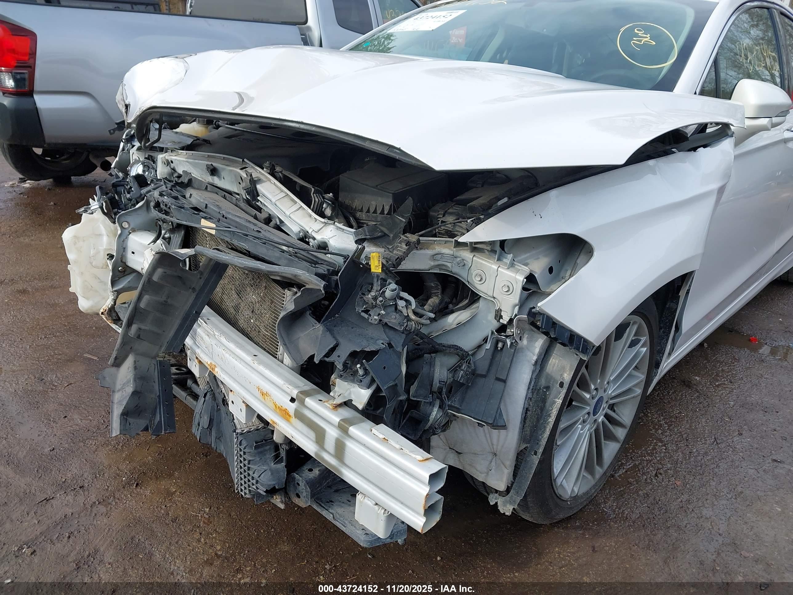 FORD FUSION image 6