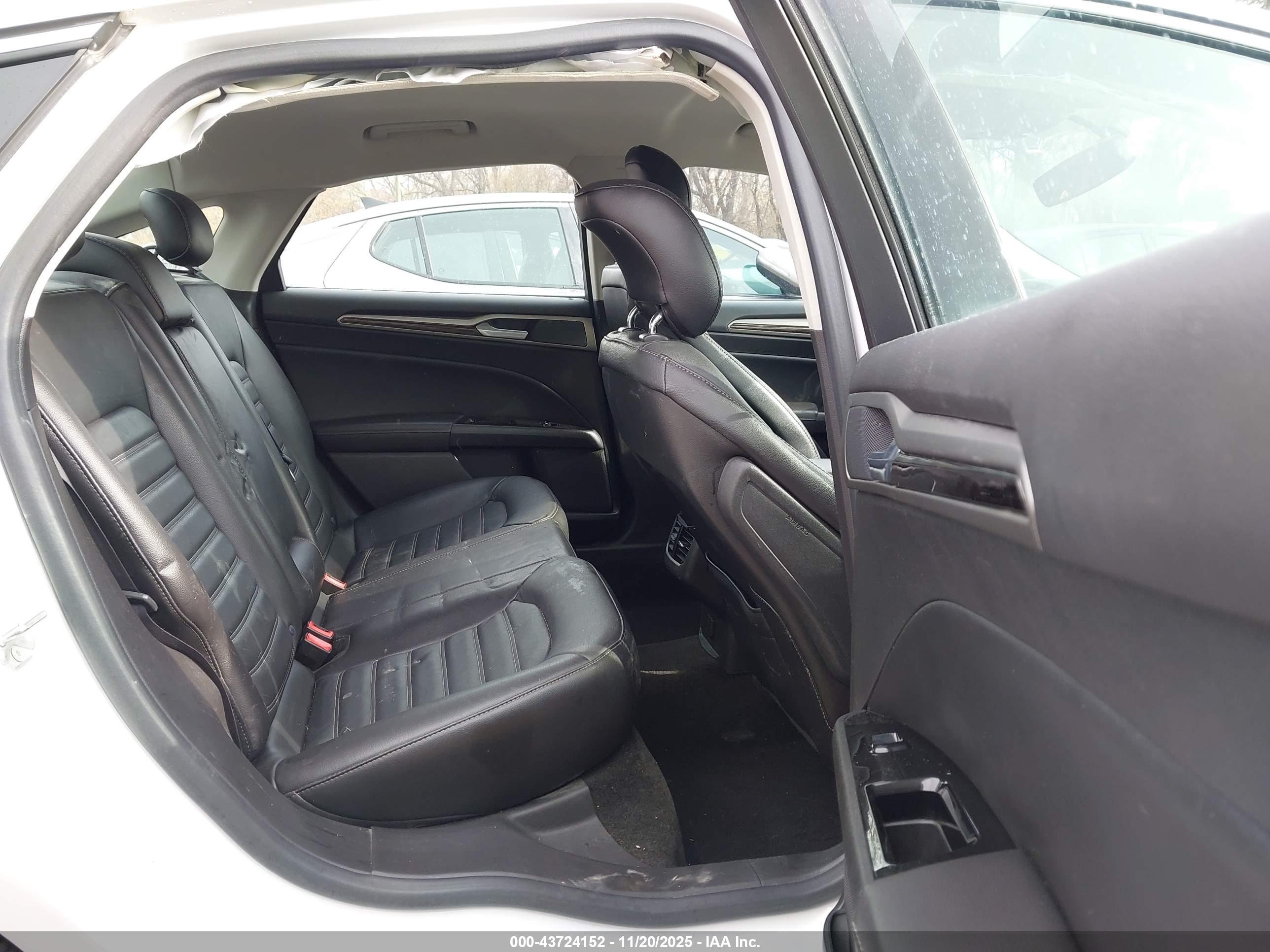 FORD FUSION image 8