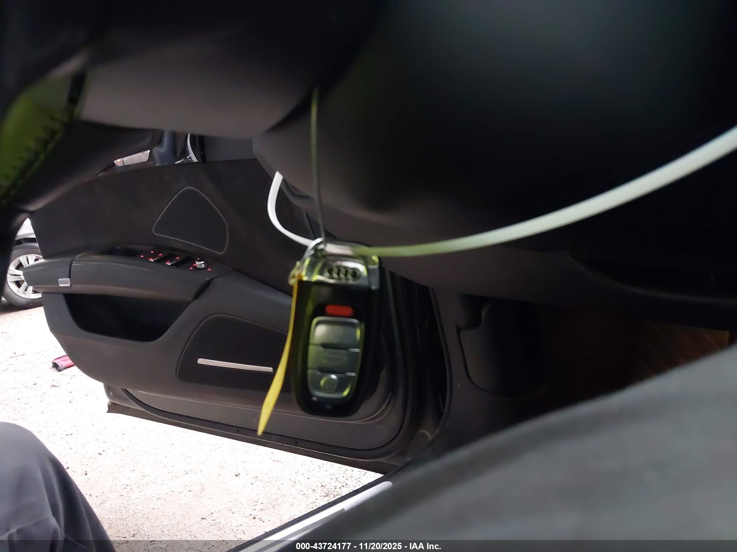 AUDI A8 image 11