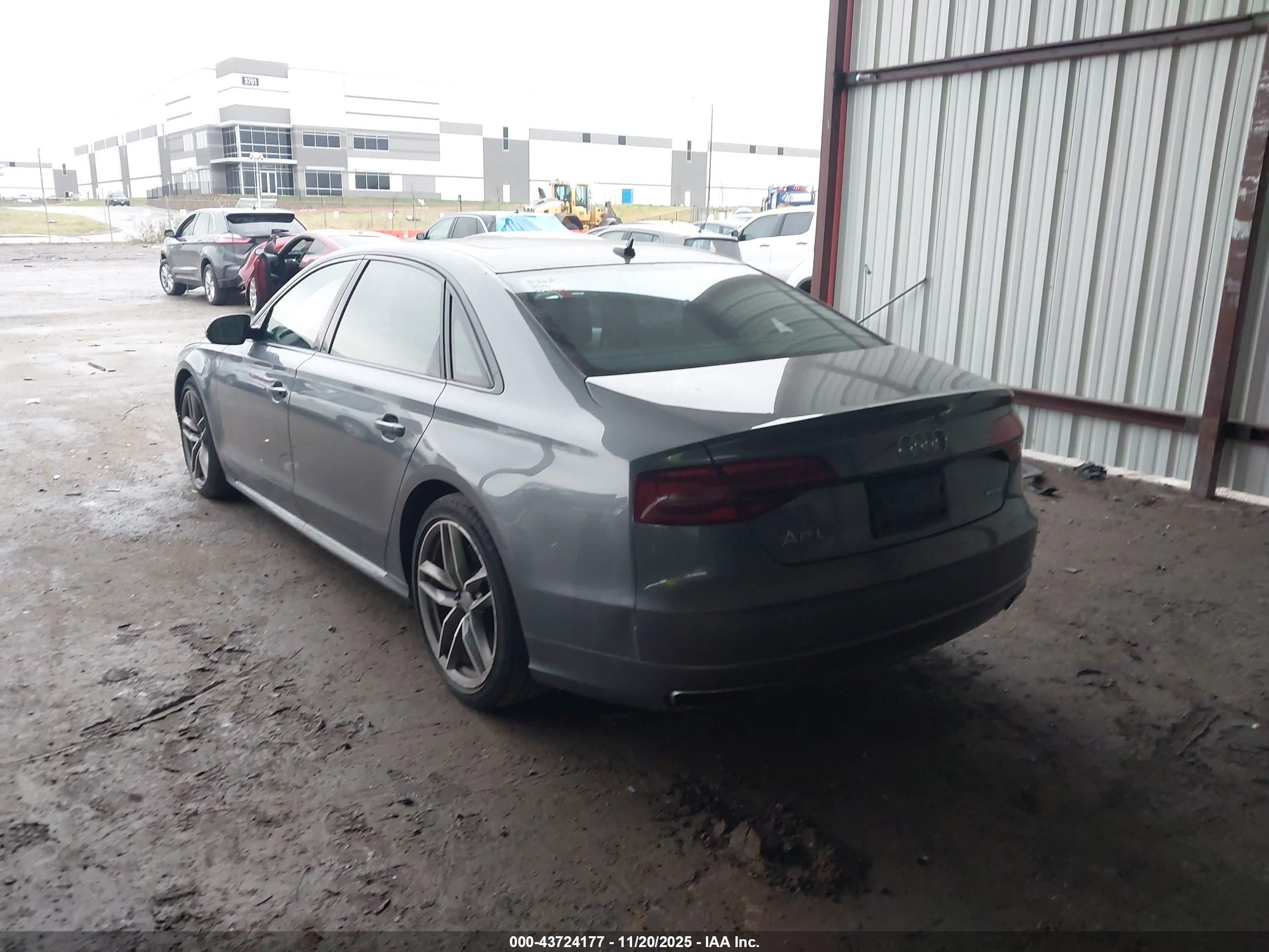 AUDI A8 image 3