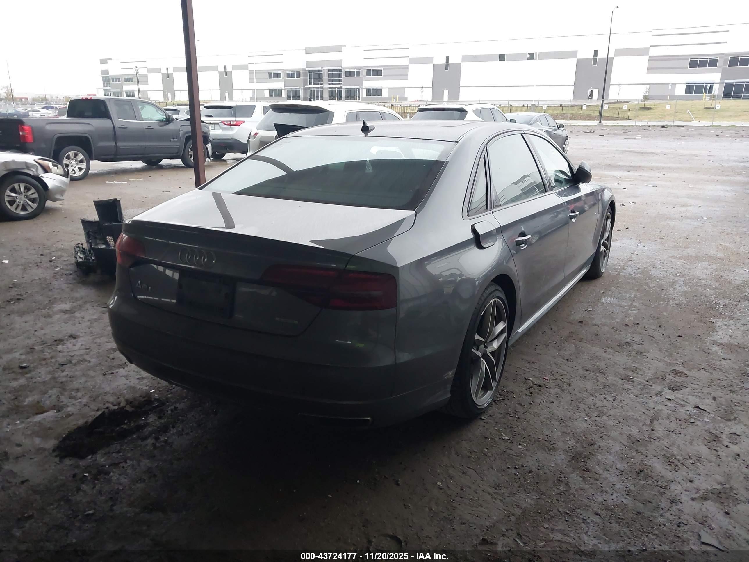 AUDI A8 image 4