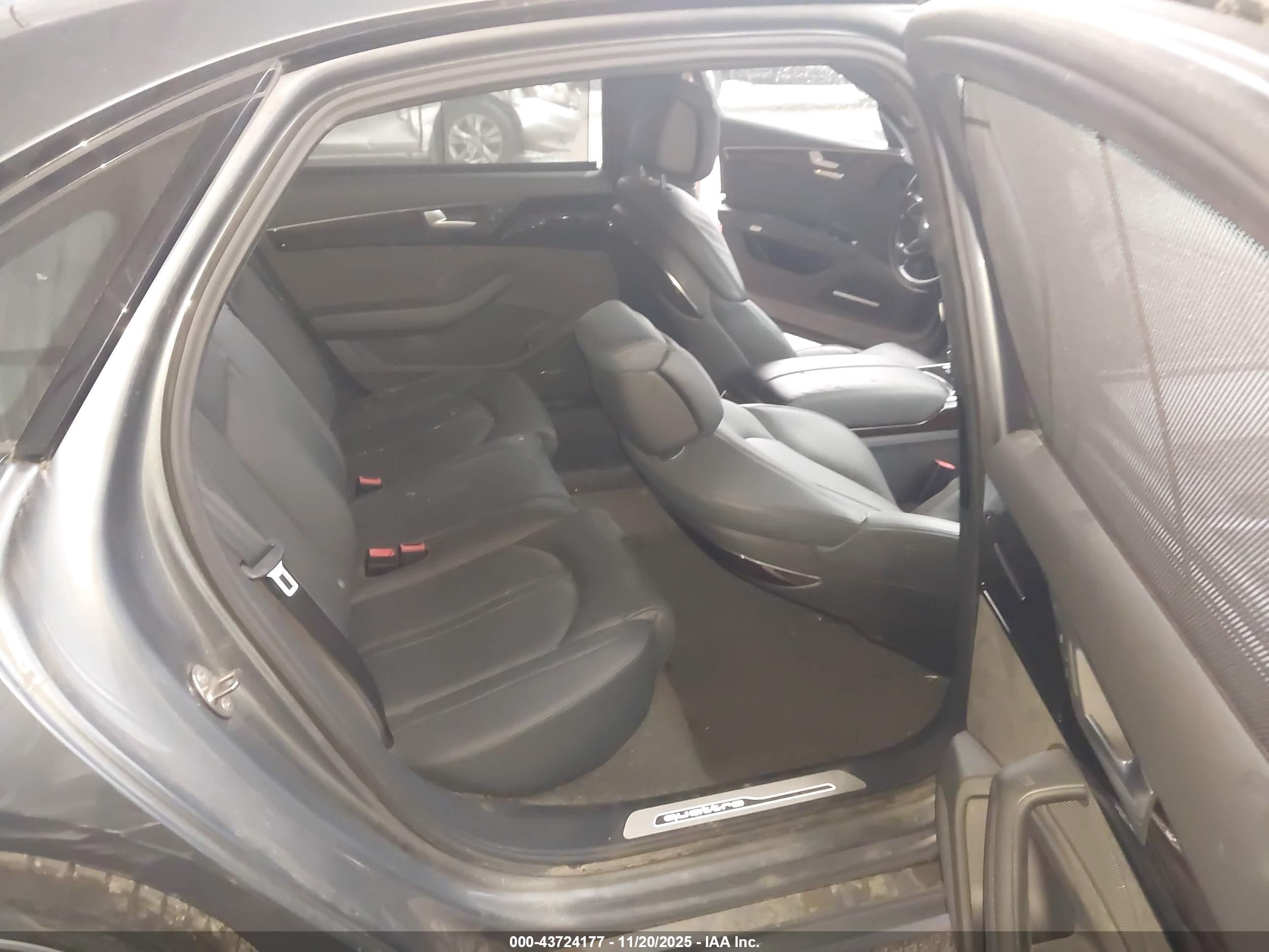 AUDI A8 image 8