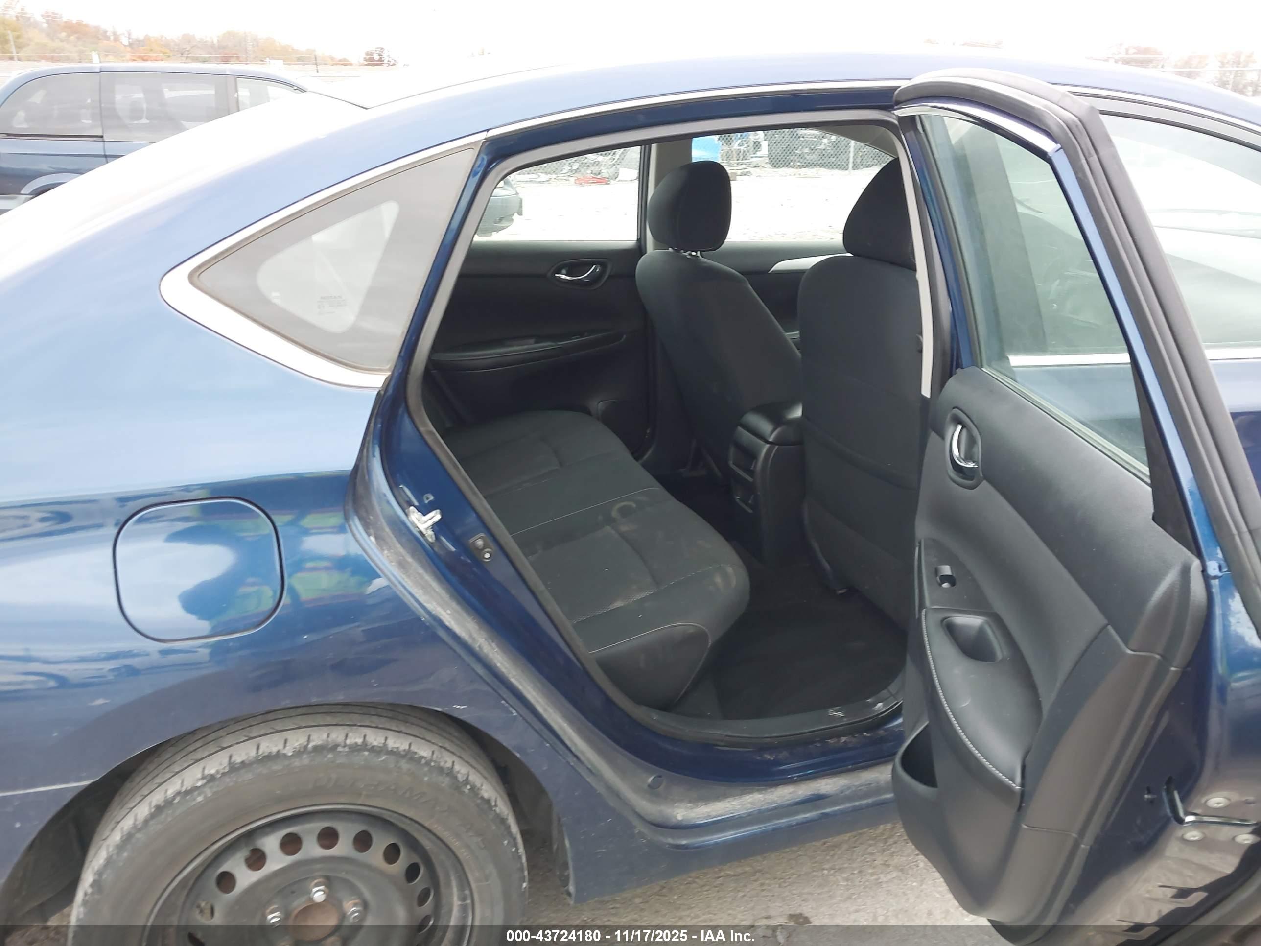 NISSAN SENTRA image 8