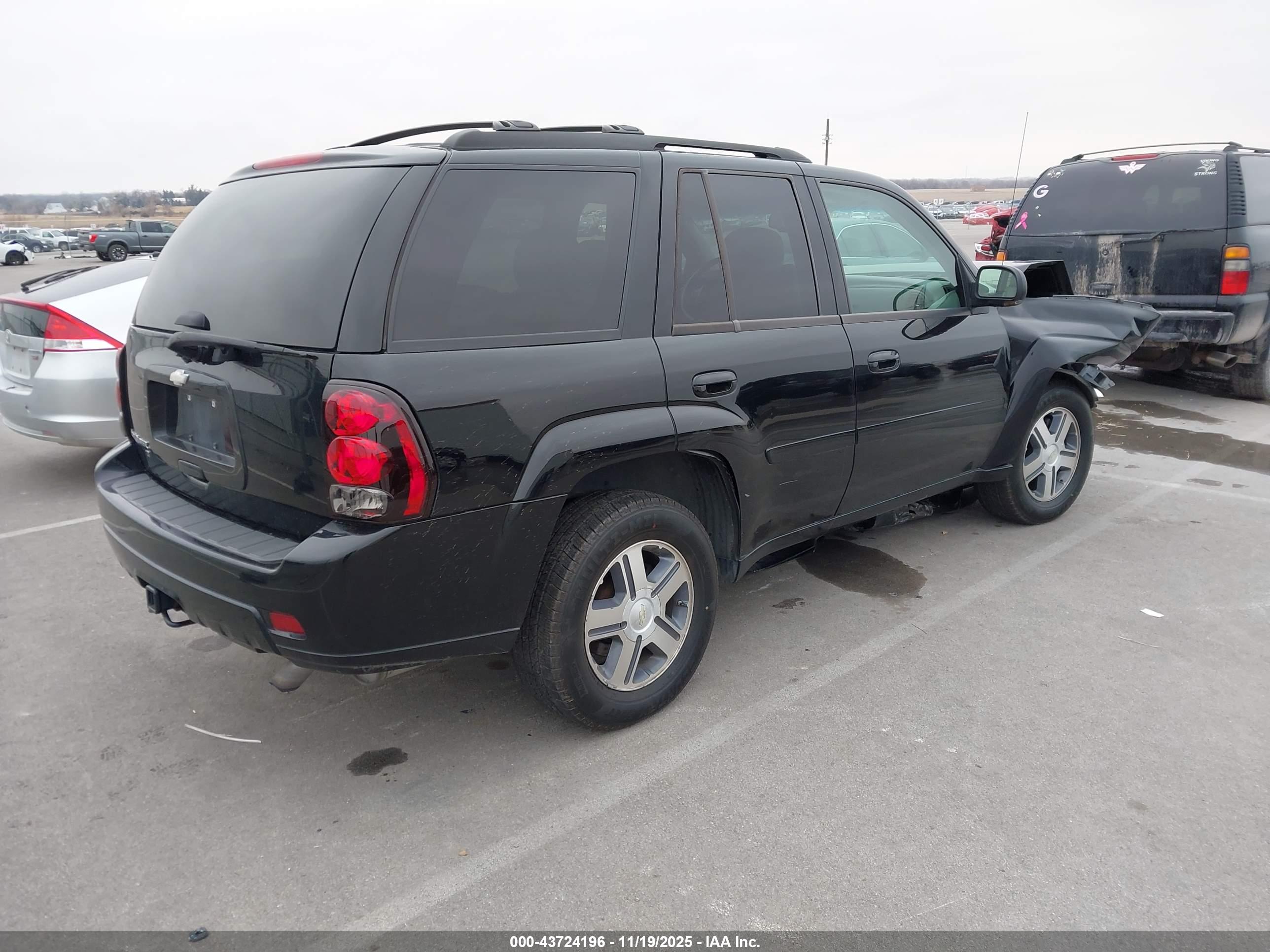 CHEVROLET TRAILBLAZER image 4