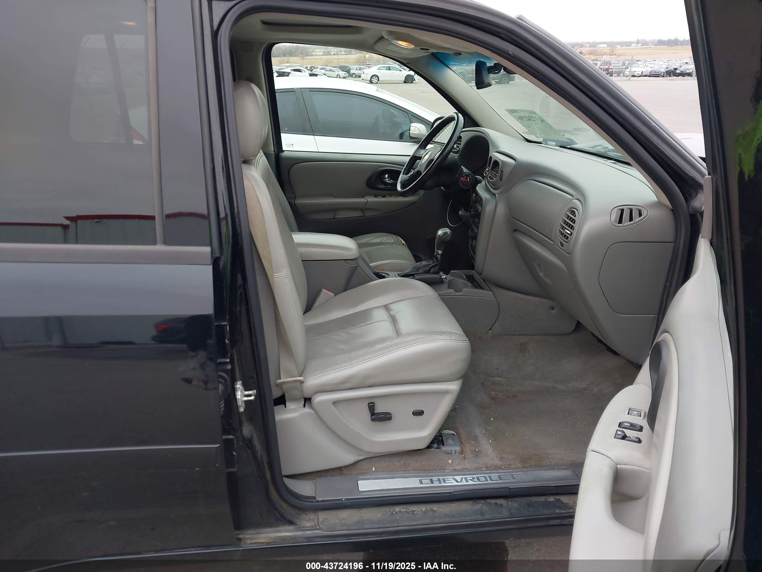 CHEVROLET TRAILBLAZER image 5
