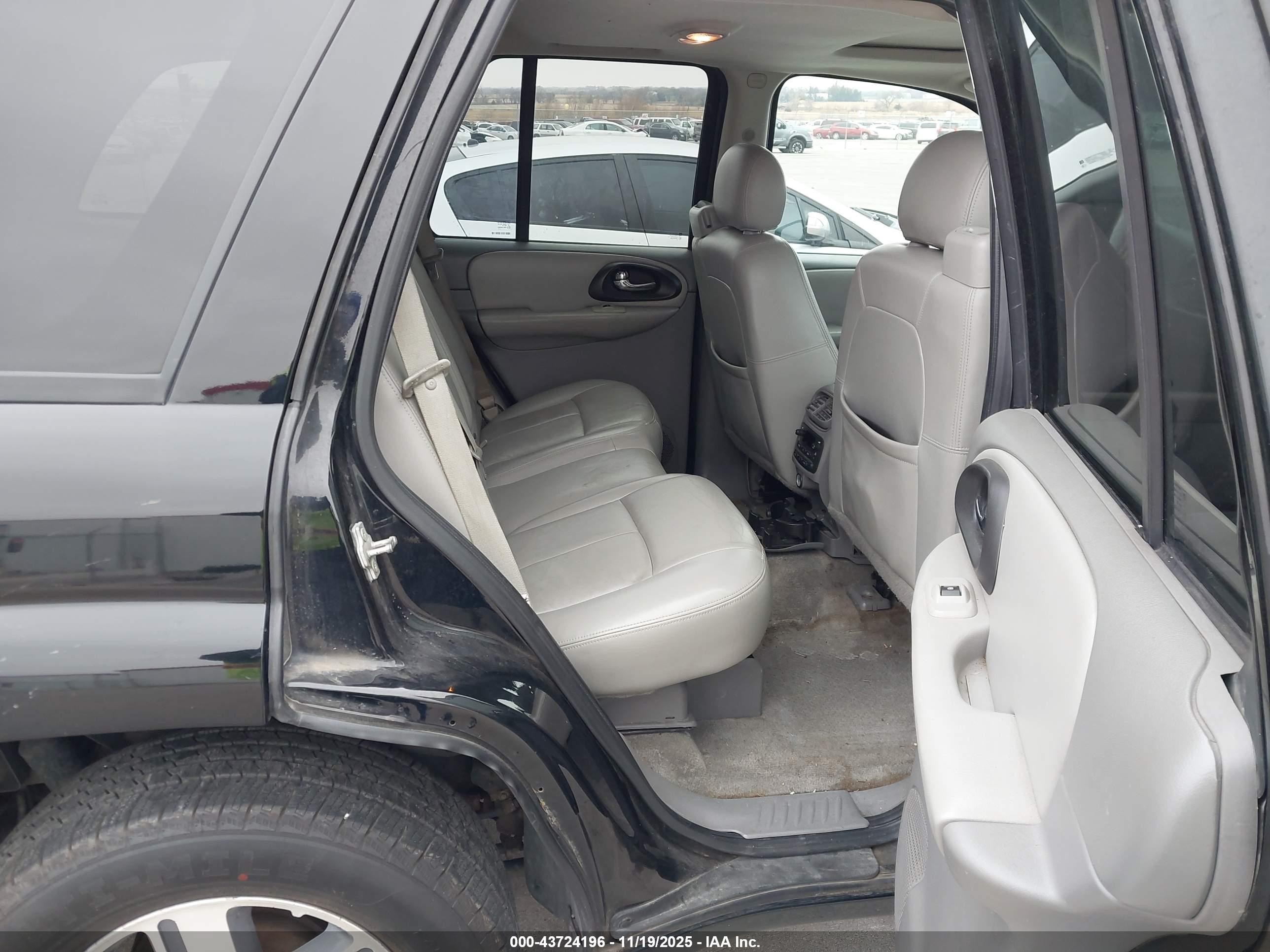 CHEVROLET TRAILBLAZER image 8