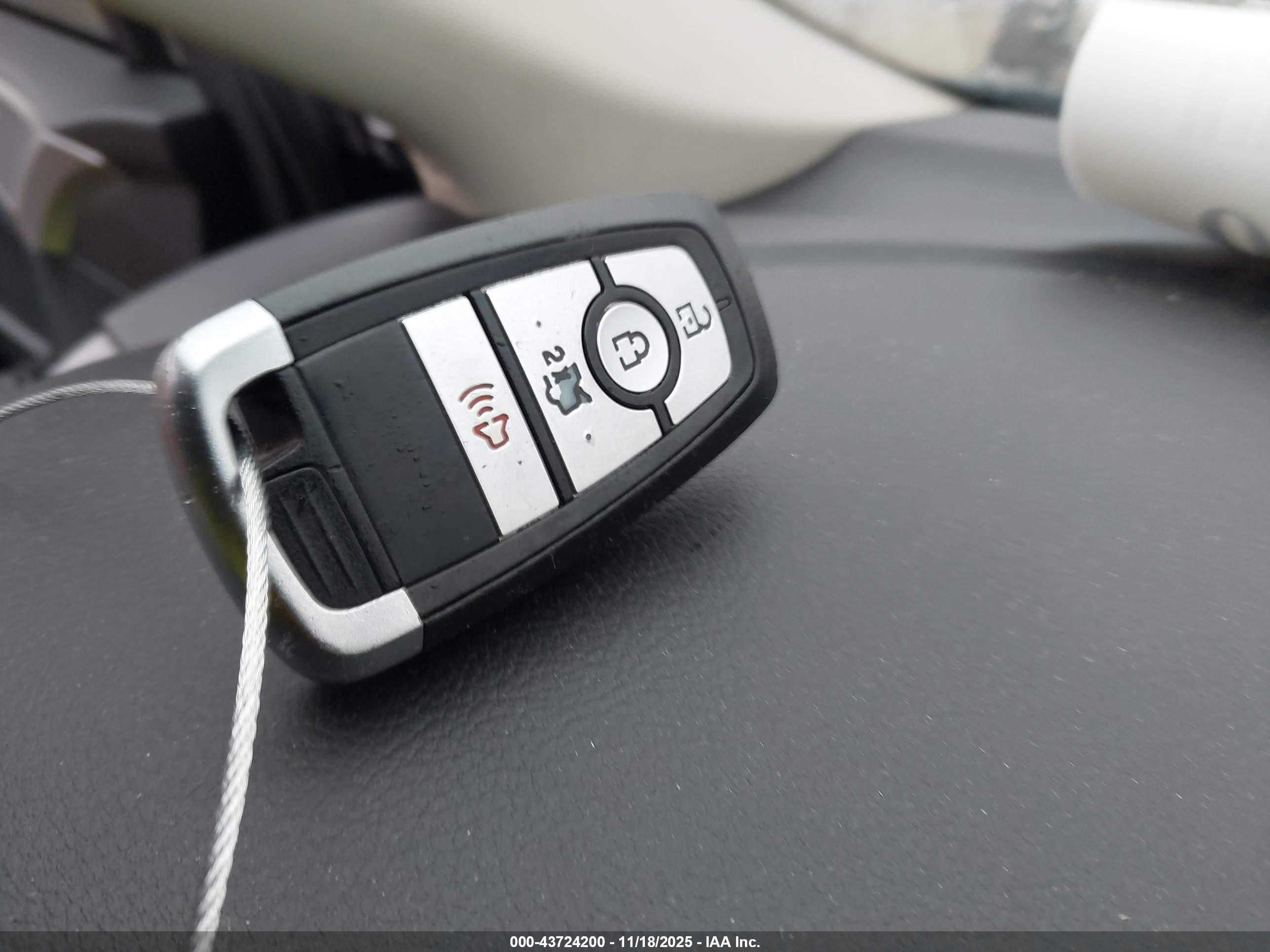 FORD FUSION image 11