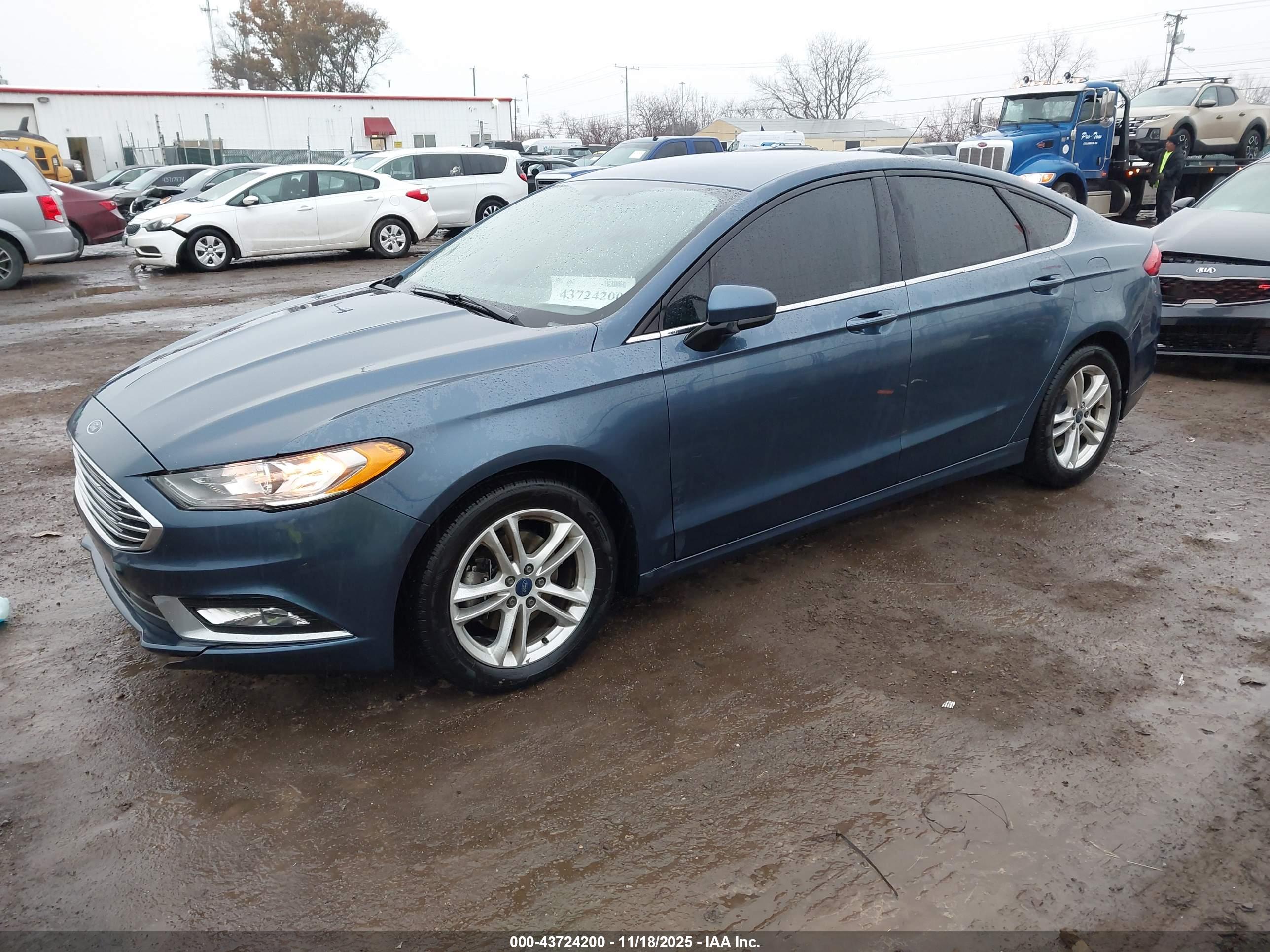 FORD FUSION image 2