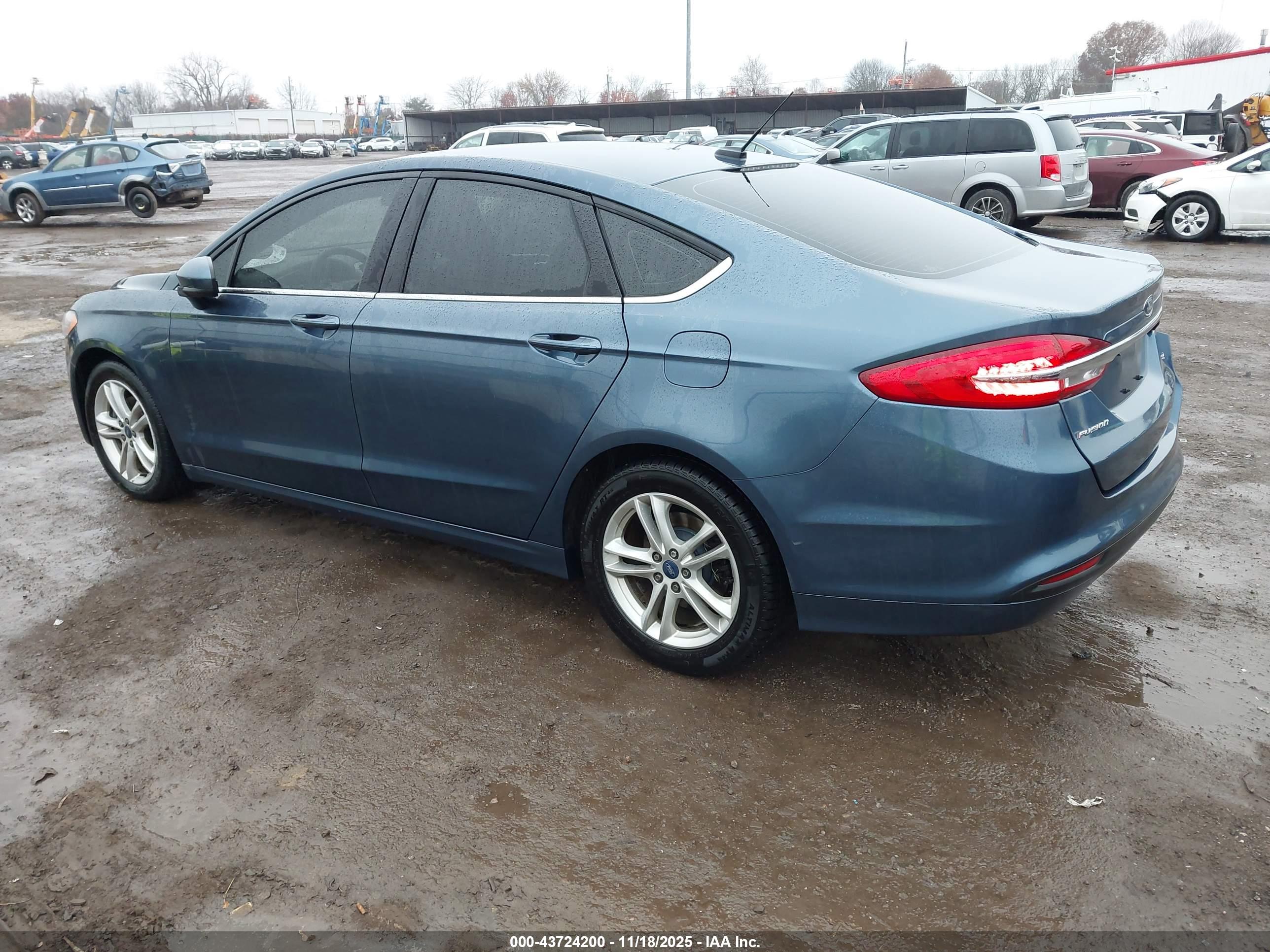 FORD FUSION image 3