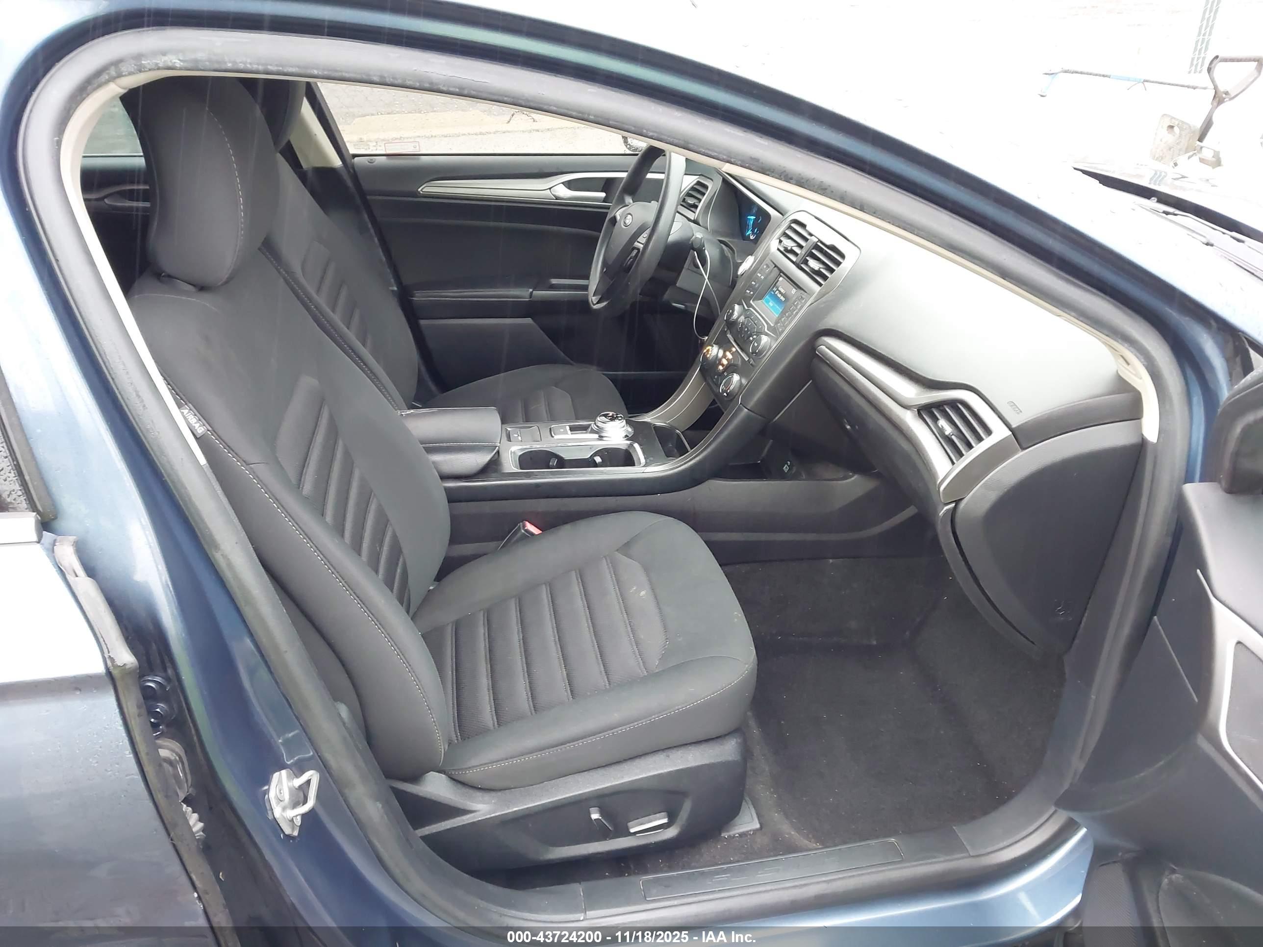 FORD FUSION image 5