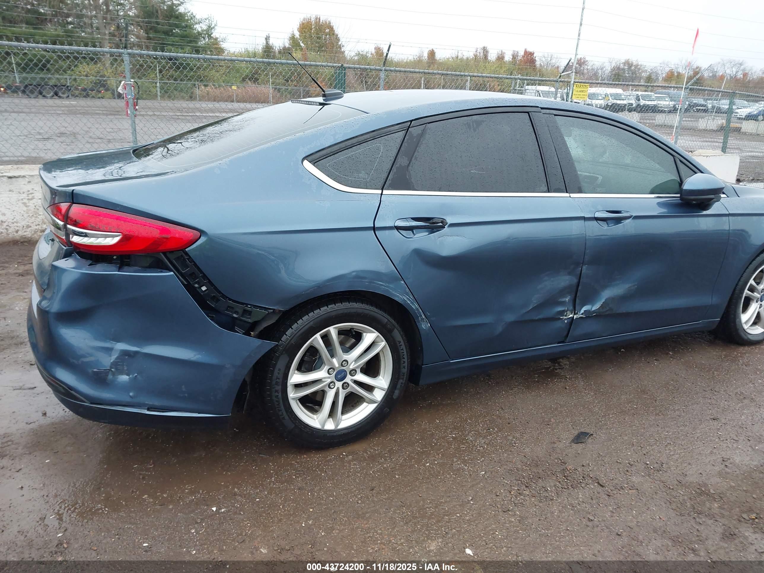 FORD FUSION image 6