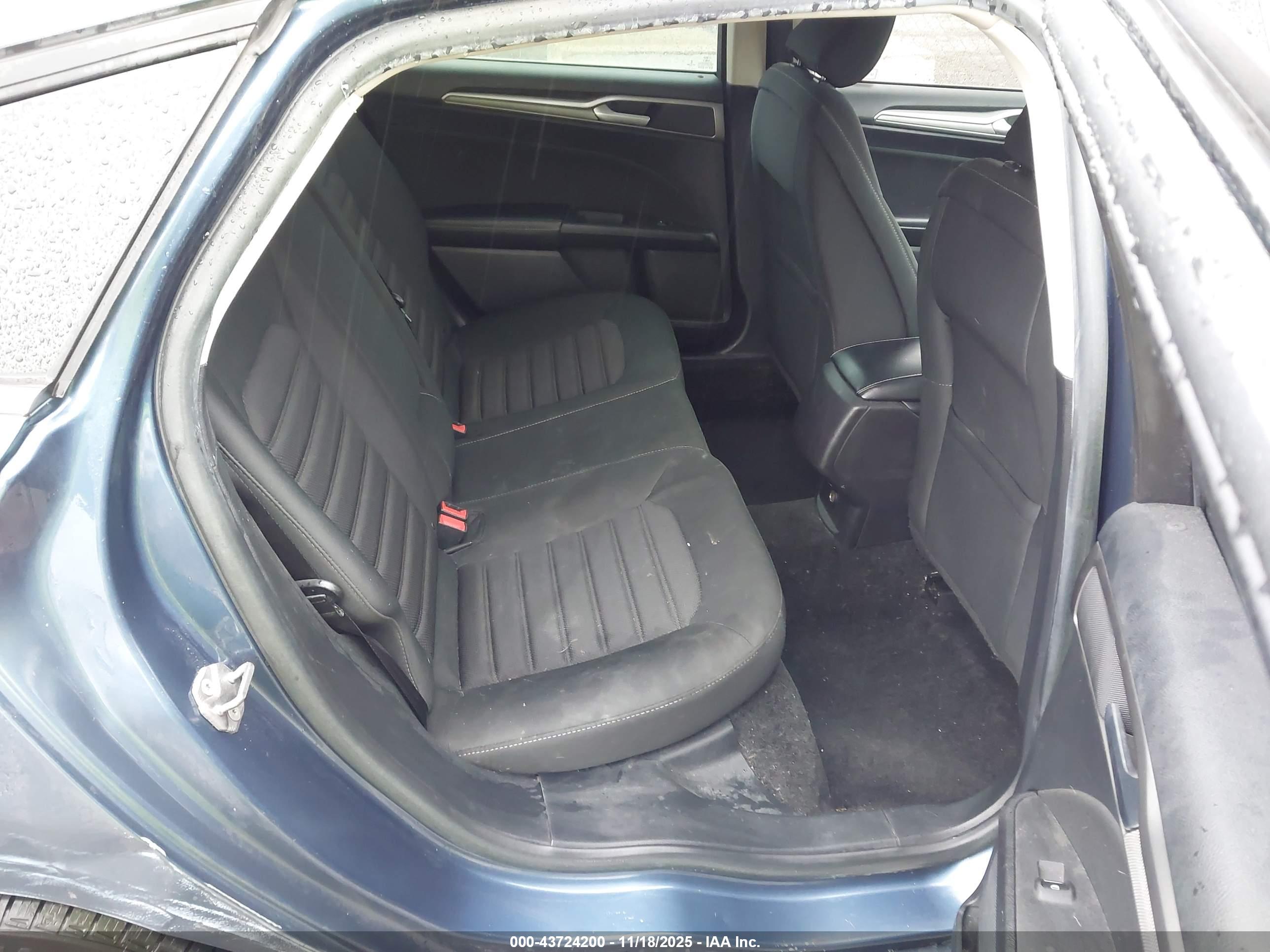 FORD FUSION image 8