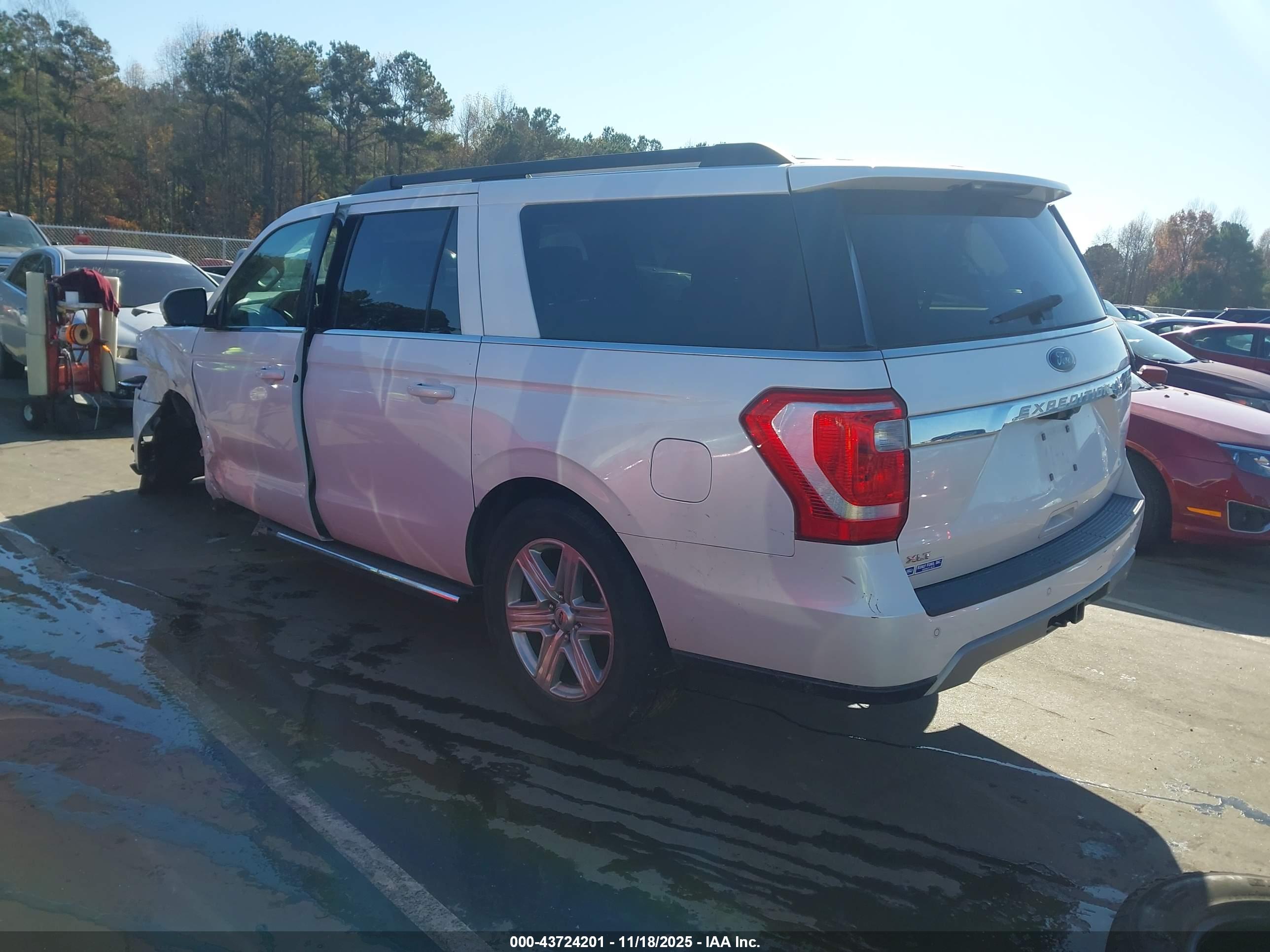 FORD EXPEDITION image 3