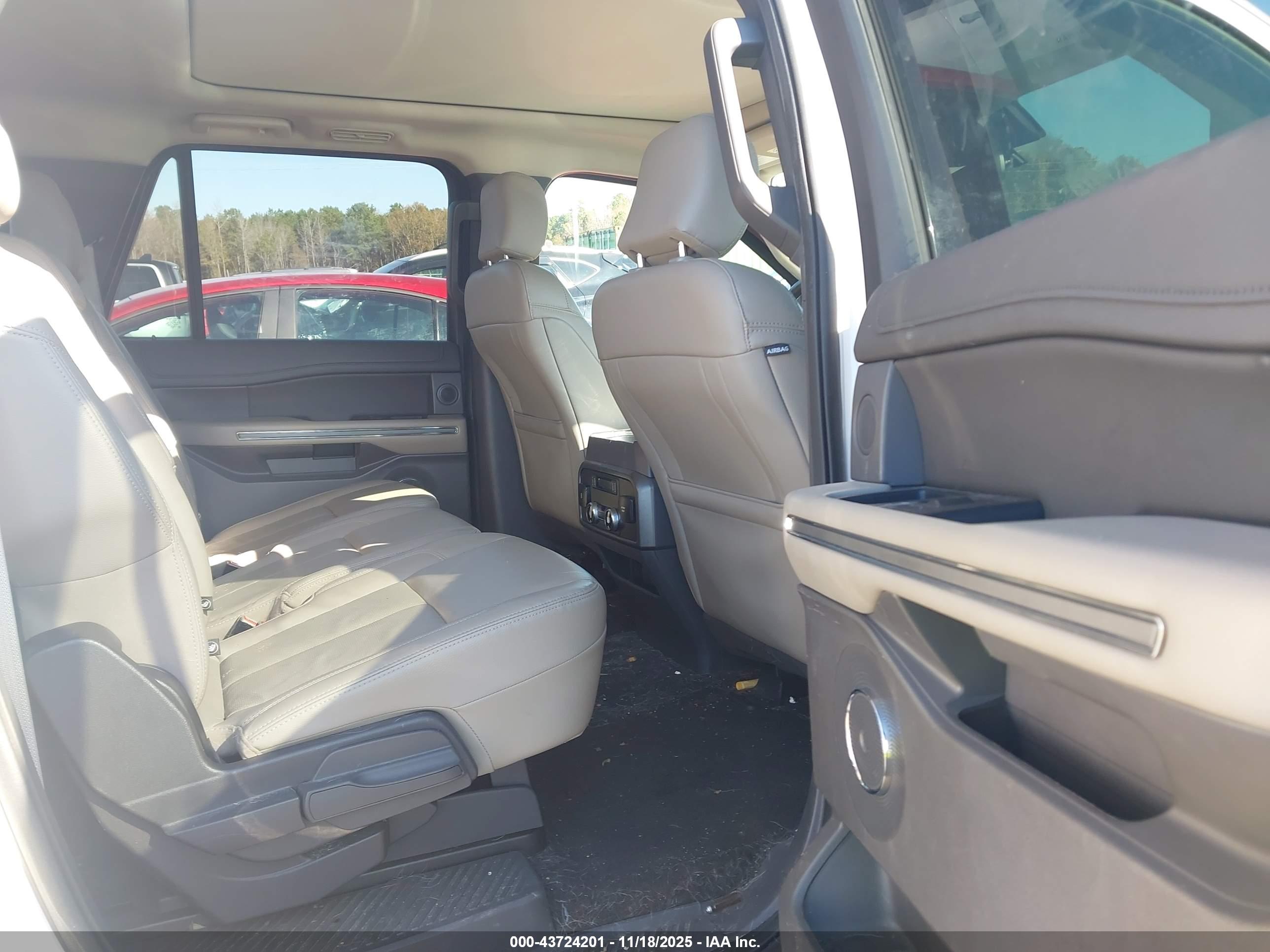 FORD EXPEDITION image 8