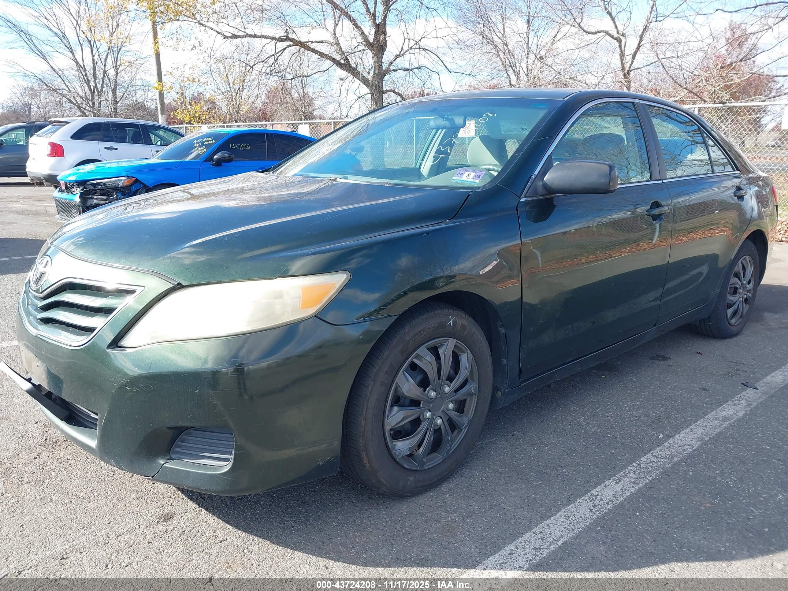 TOYOTA CAMRY image 2