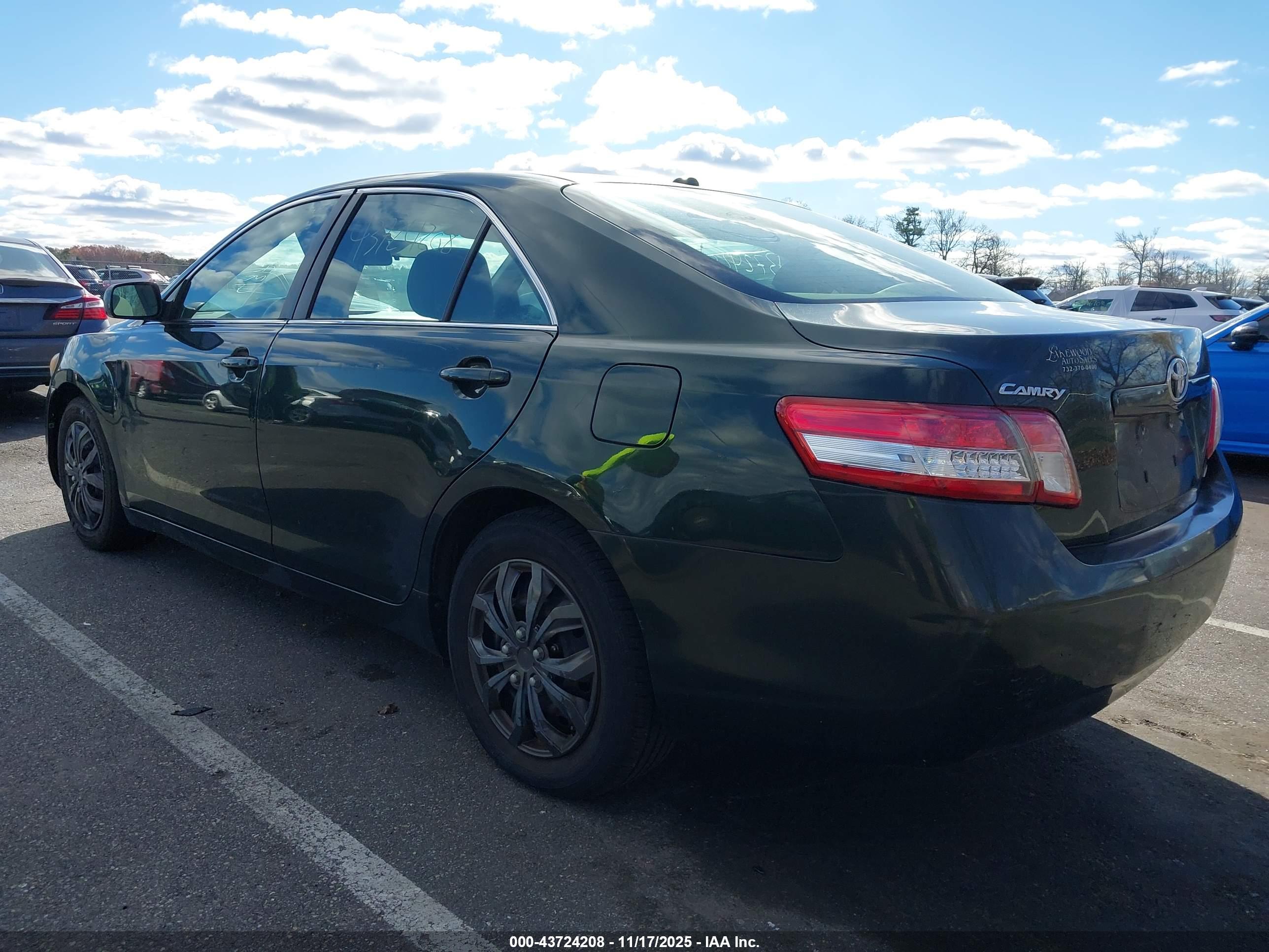 TOYOTA CAMRY image 3