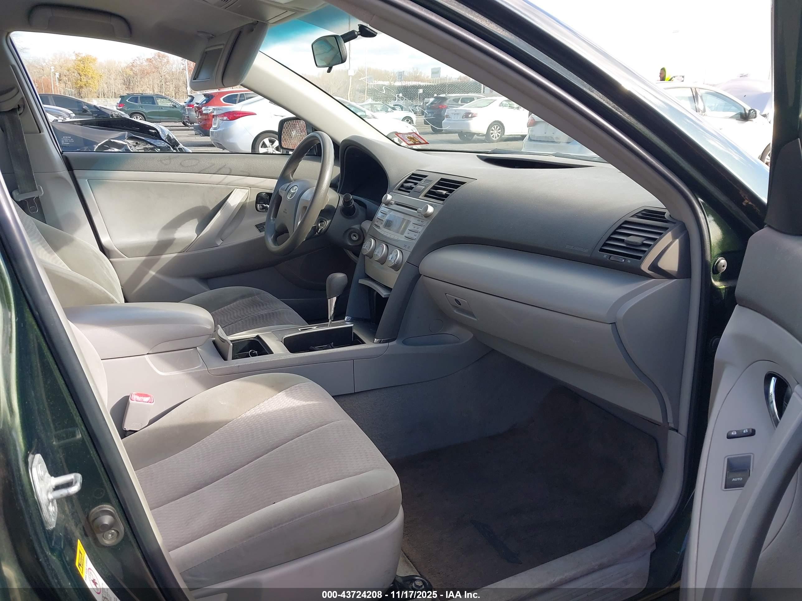 TOYOTA CAMRY image 5