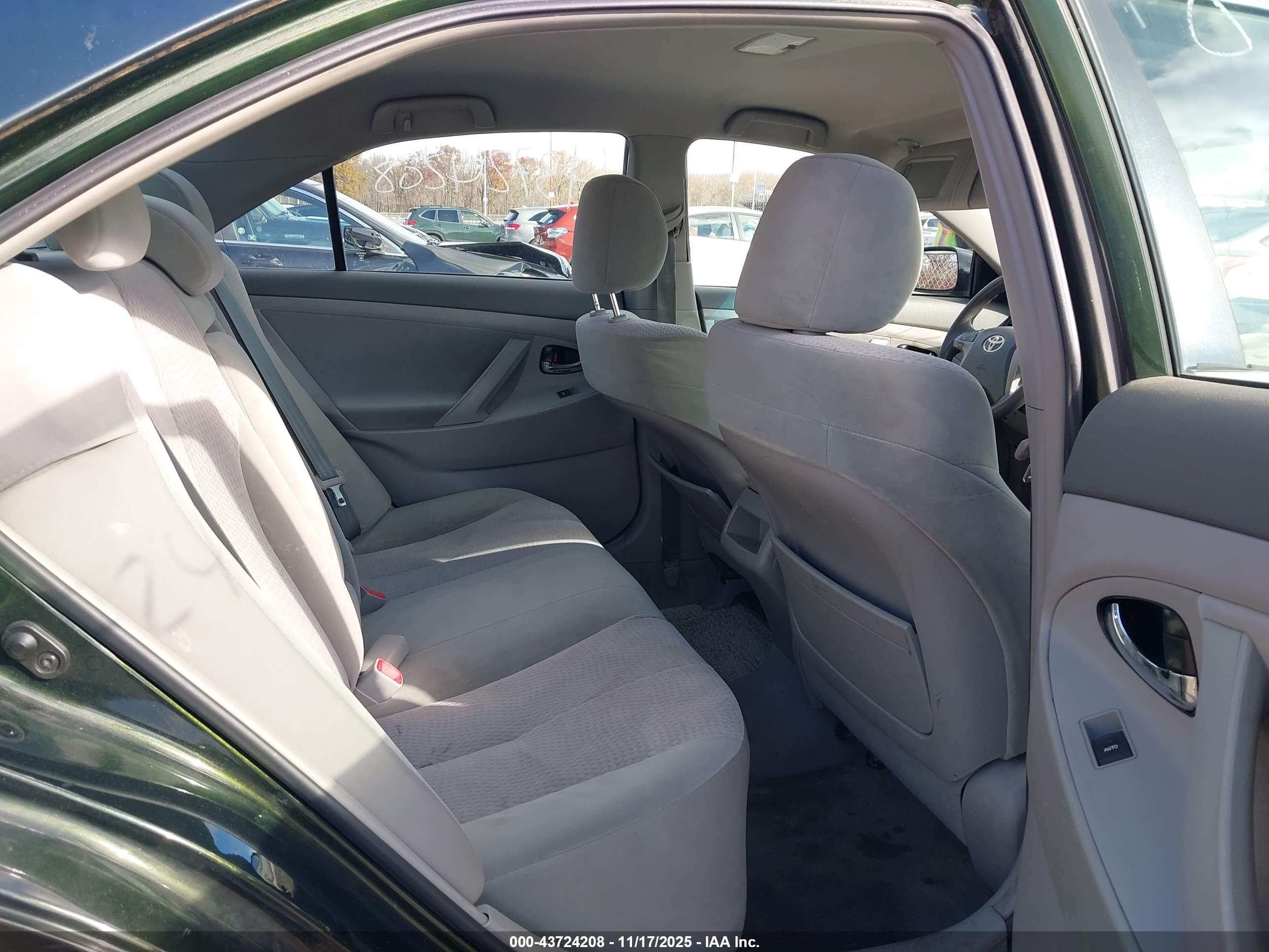 TOYOTA CAMRY image 8