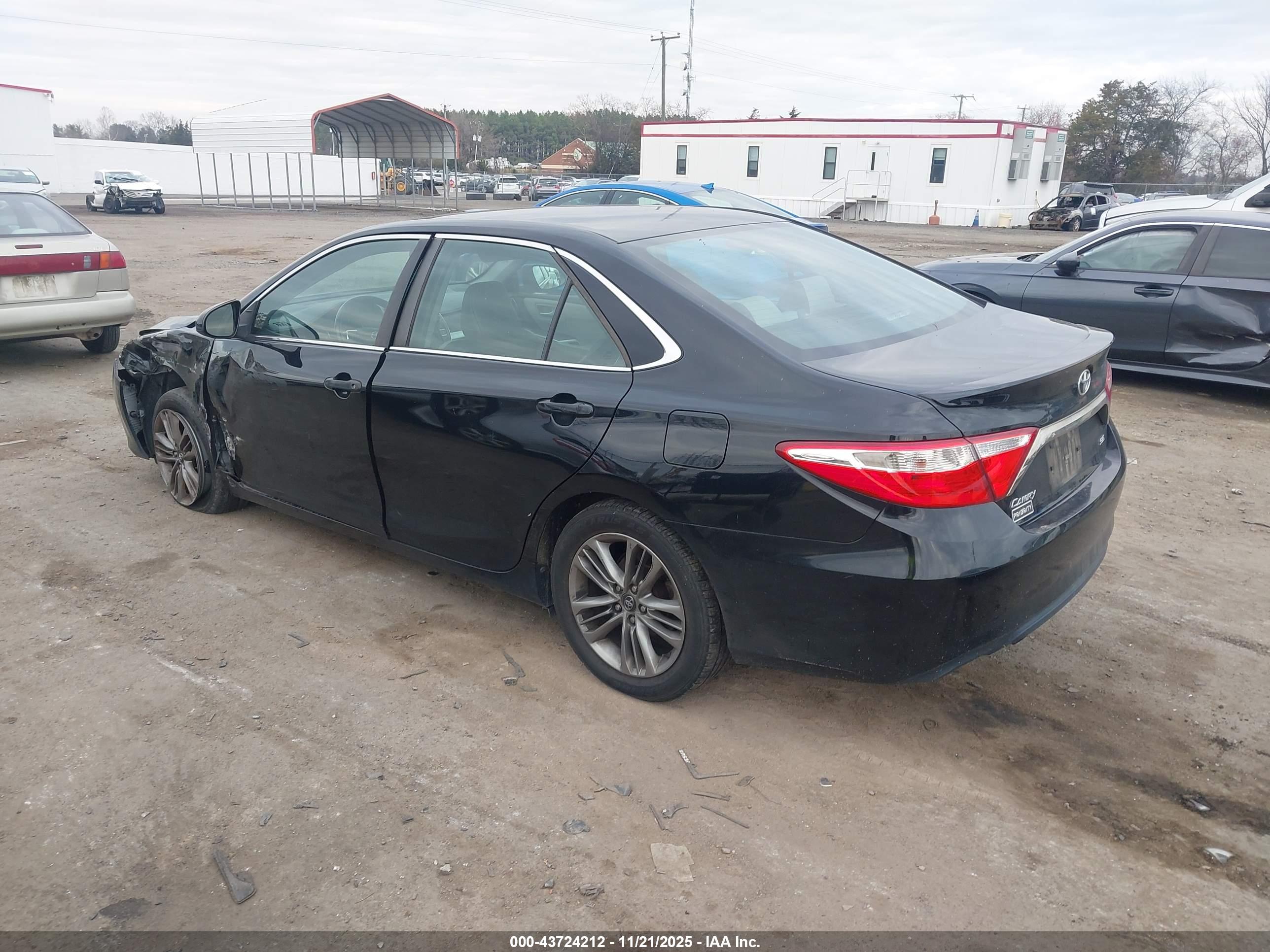 TOYOTA CAMRY image 3