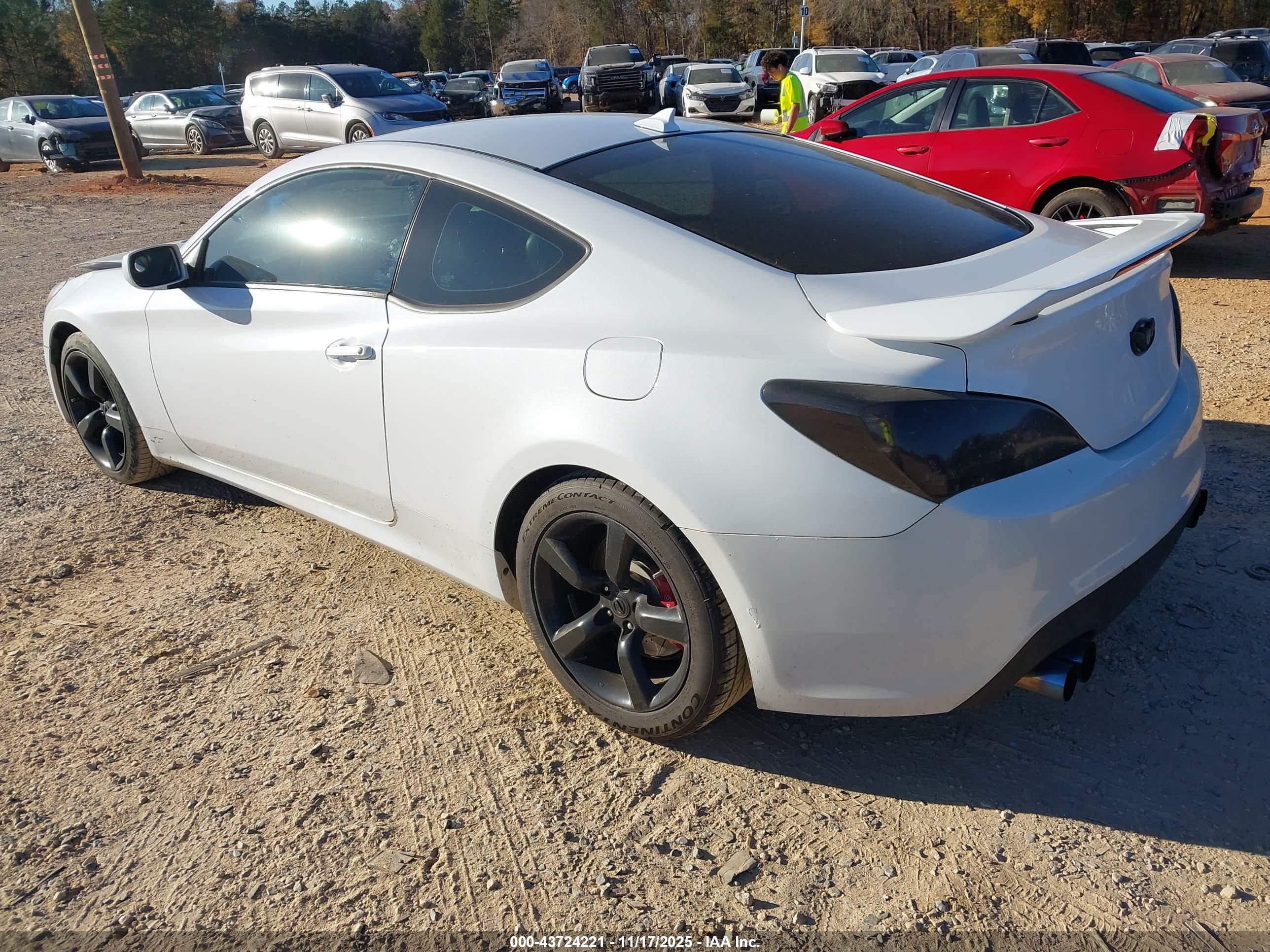 HYUNDAI GENESIS image 3